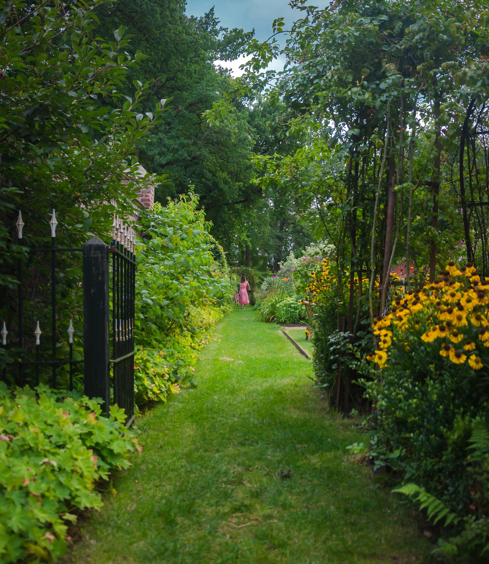 Lush Garden Cottagecore Aesthetic Picture