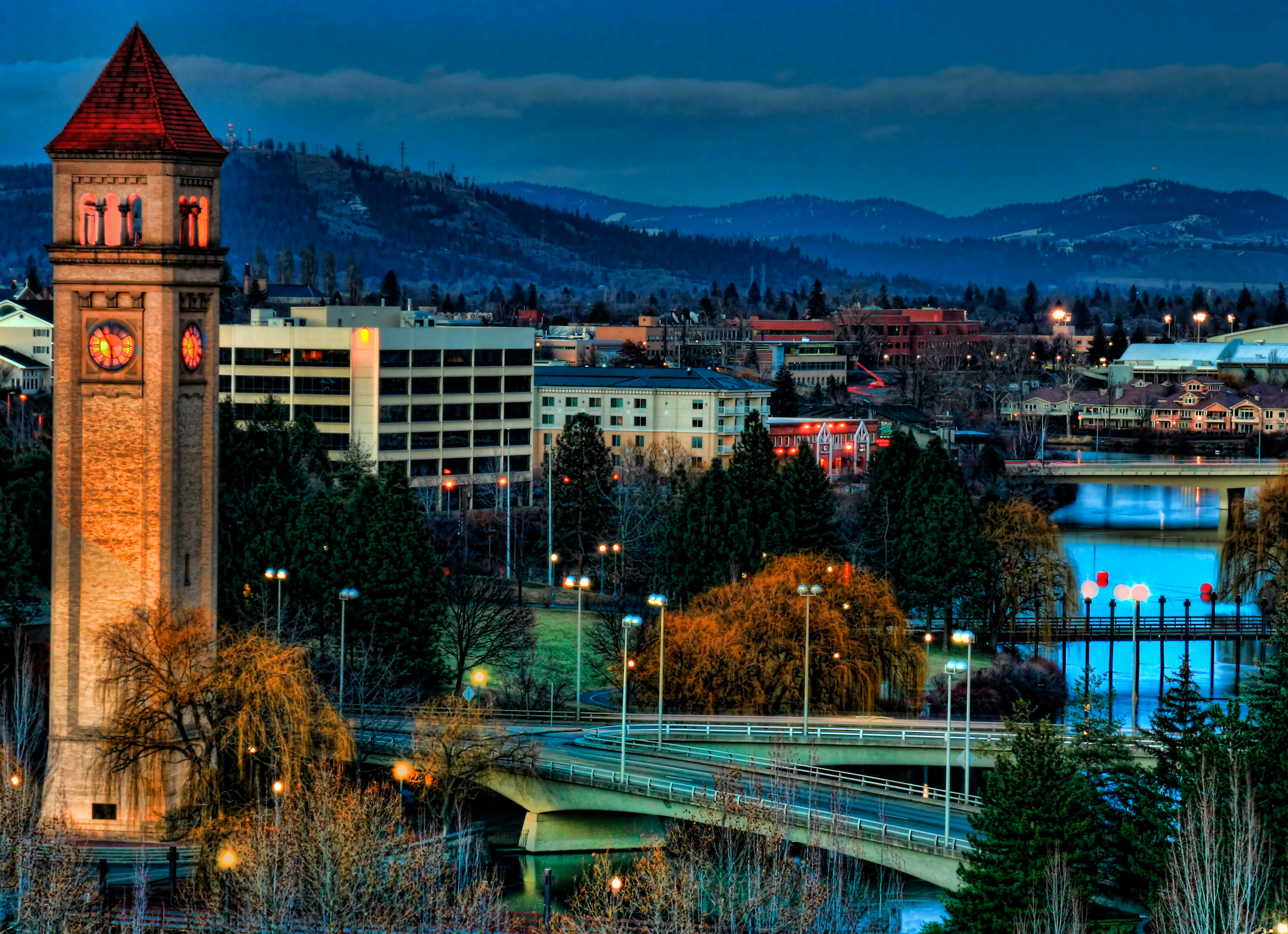 Lush Greenery Surrounding Spokane River In Spokane, Washington Wallpaper