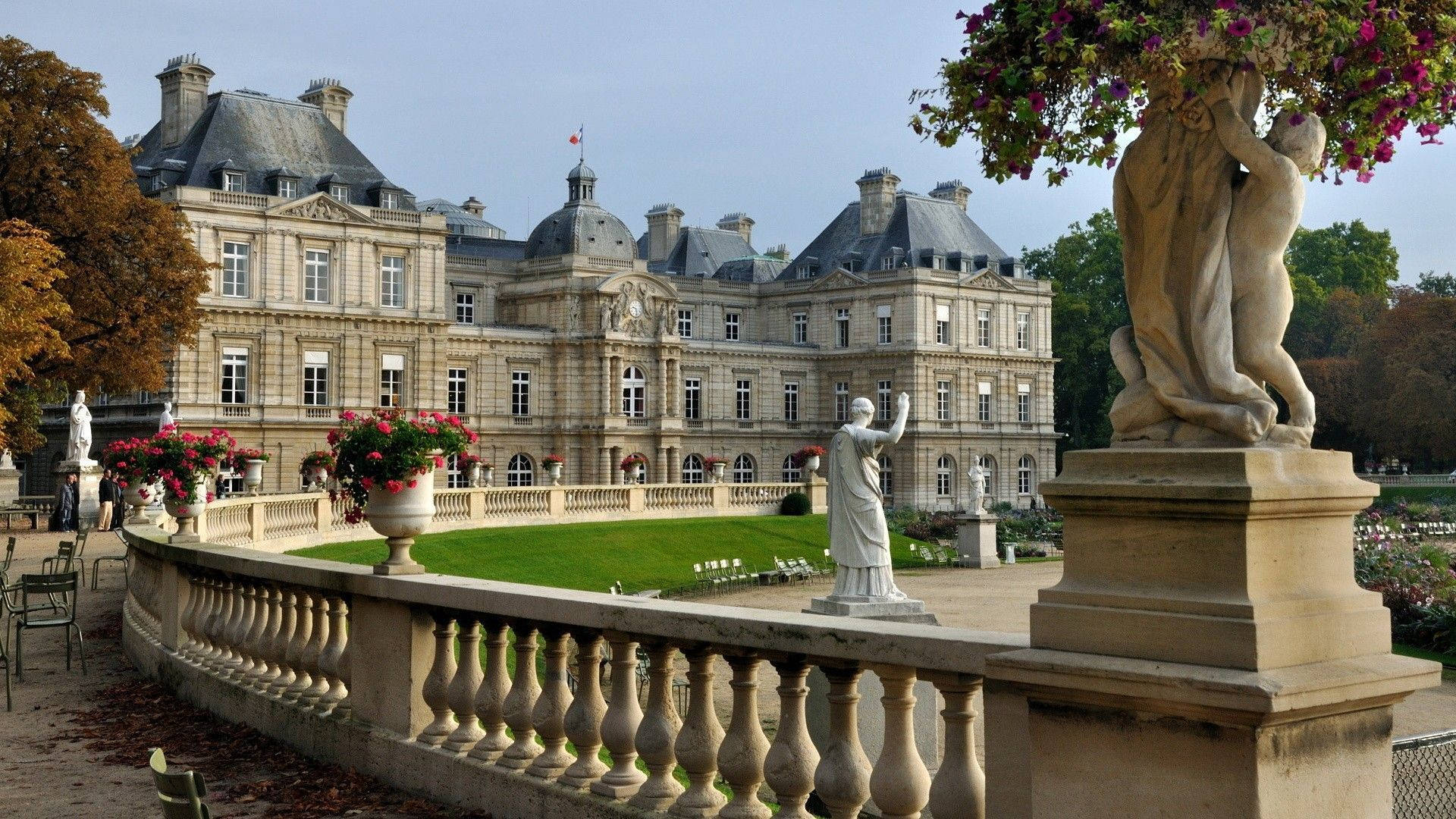 Estátuasdo Palácio De Luxemburgo. Papel de Parede