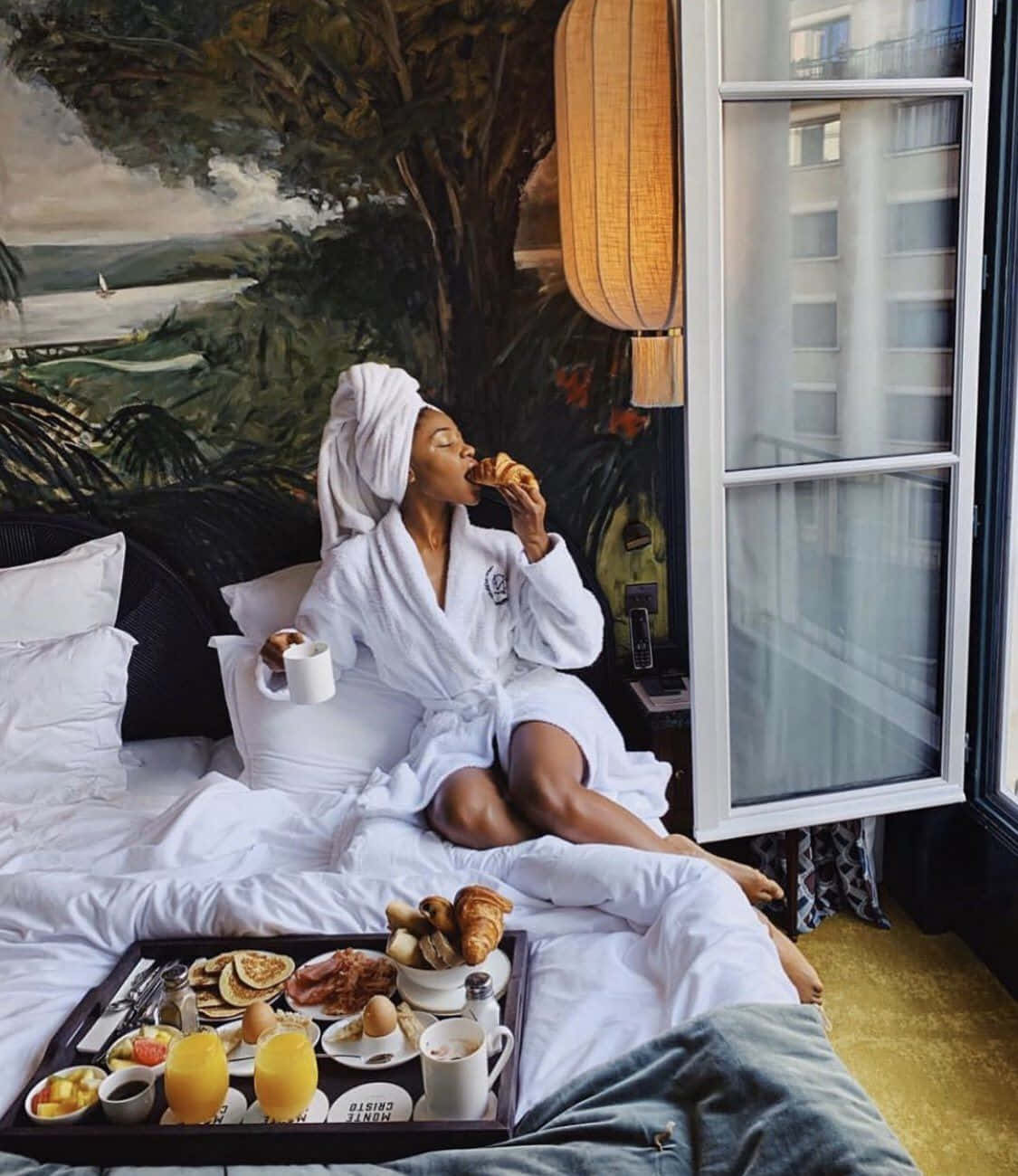 Luxurious Breakfastin Bed Black Girl Luxury Aesthetic Wallpaper