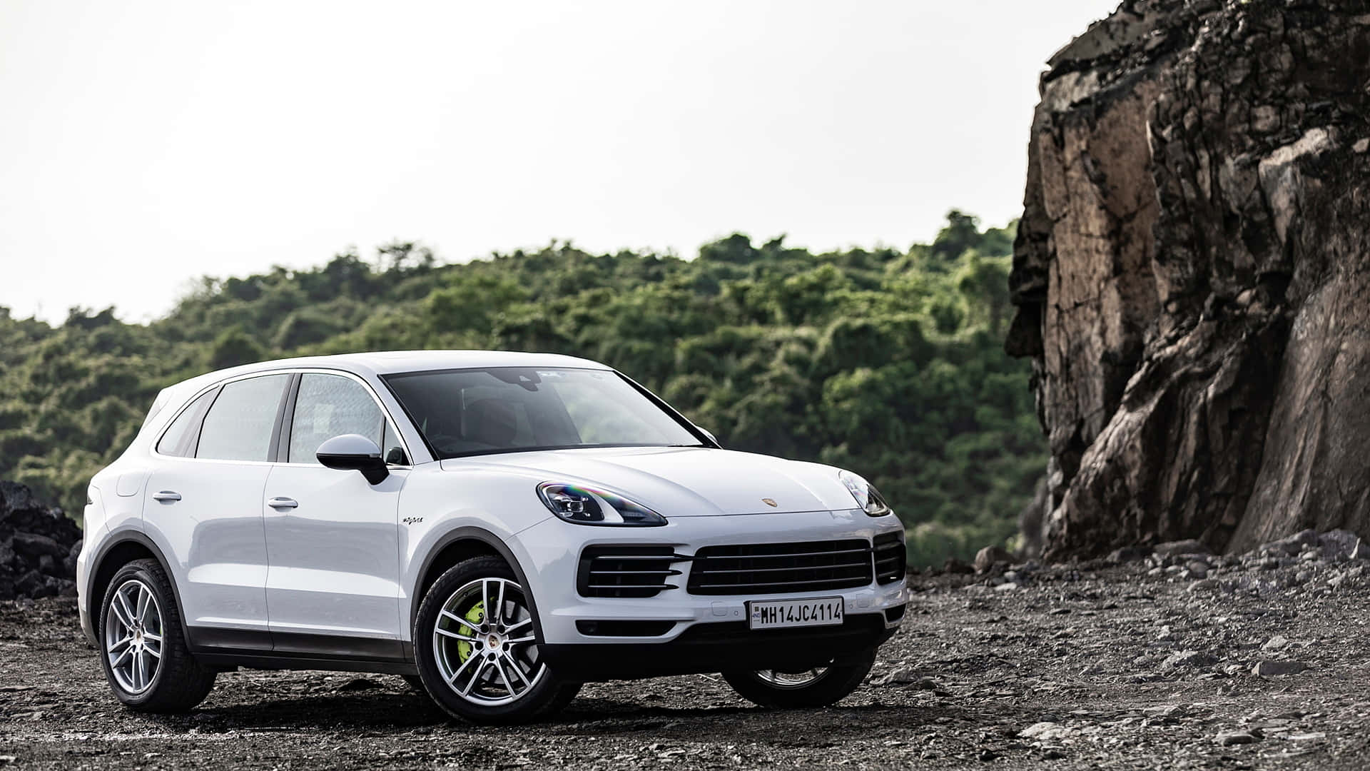 Luxurious Drive With Porsche Cayenne Wallpaper