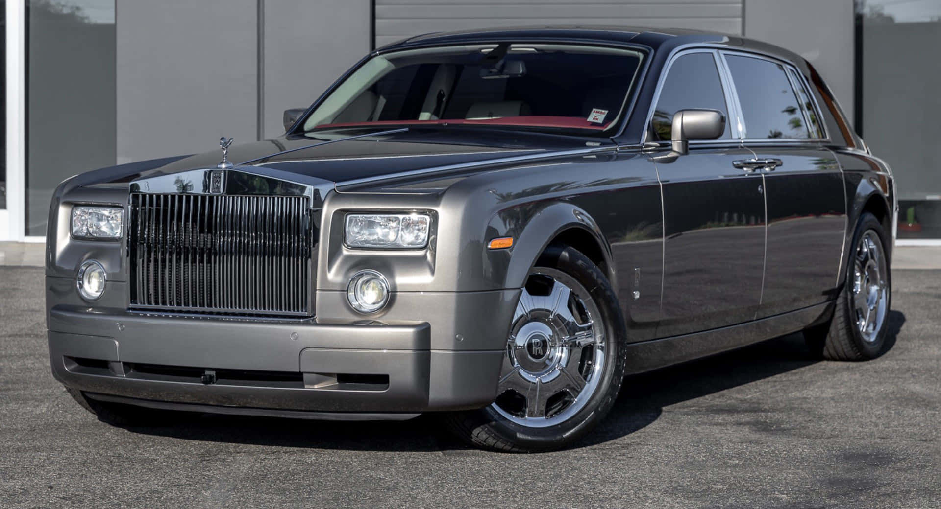 Luxurious Elegance - Rolls Royce Phantom Wallpaper