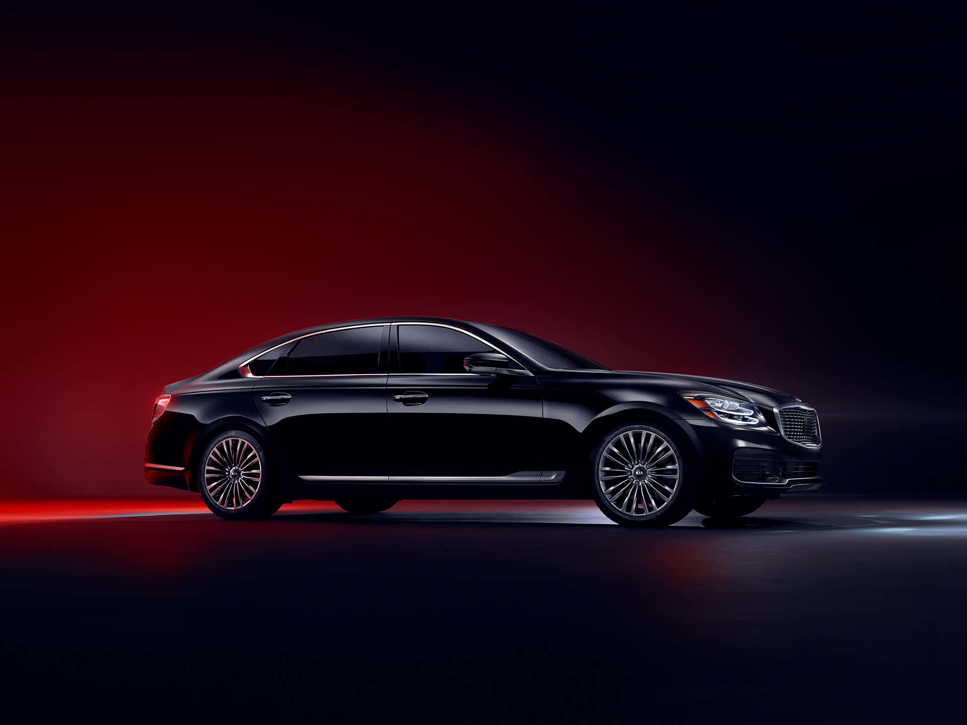 Luxurious Kia K900 In An Elegant Display Wallpaper