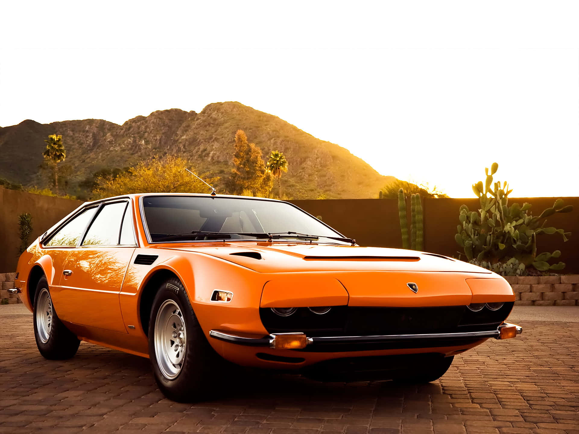 Luxurious Lamborghini Jarama In Pristine Condition Wallpaper