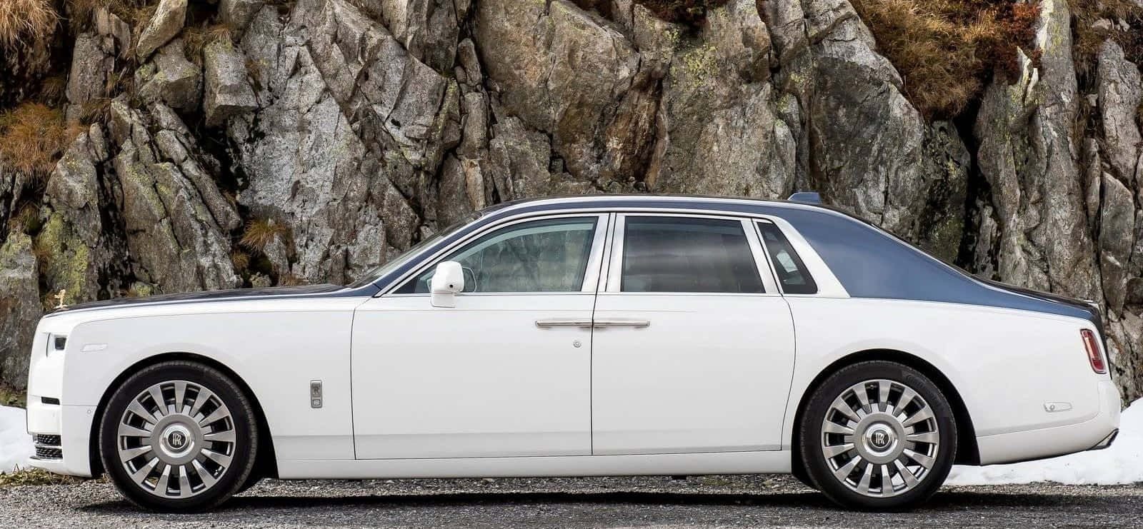 Luxurious Rolls Royce Phantom In Majestic Travels Wallpaper