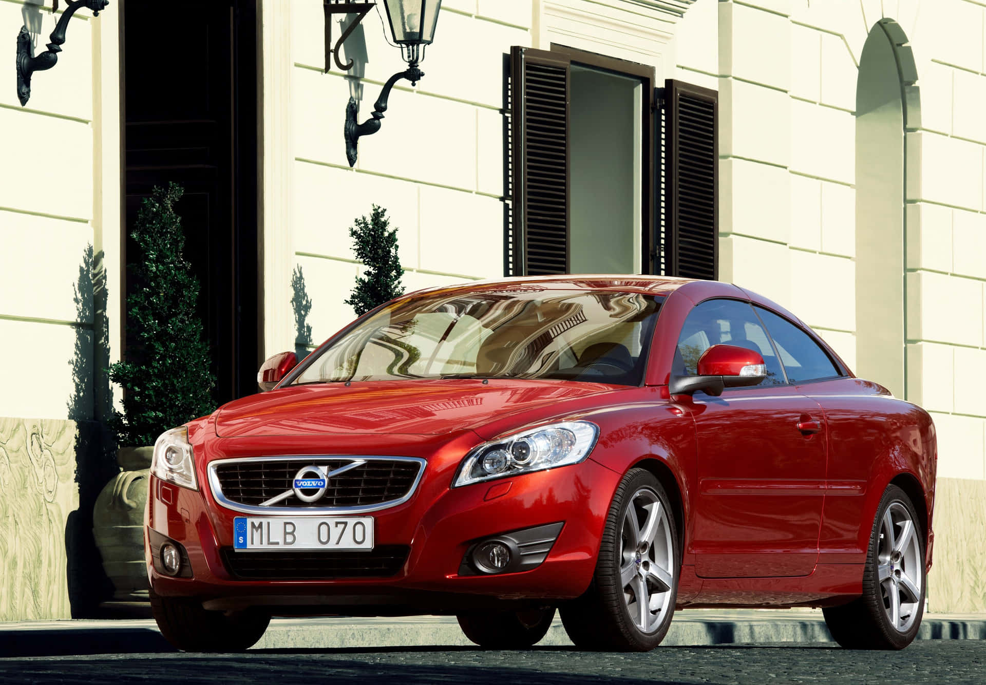 Luxurious Volvo C70 Cruising The Open Road Wallpaper