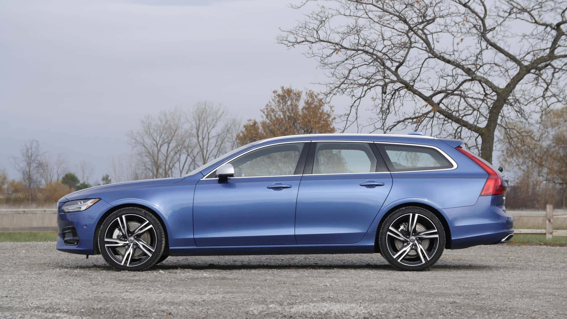 Luxurious Volvo V90 In A Stunning Urban Environment. Wallpaper