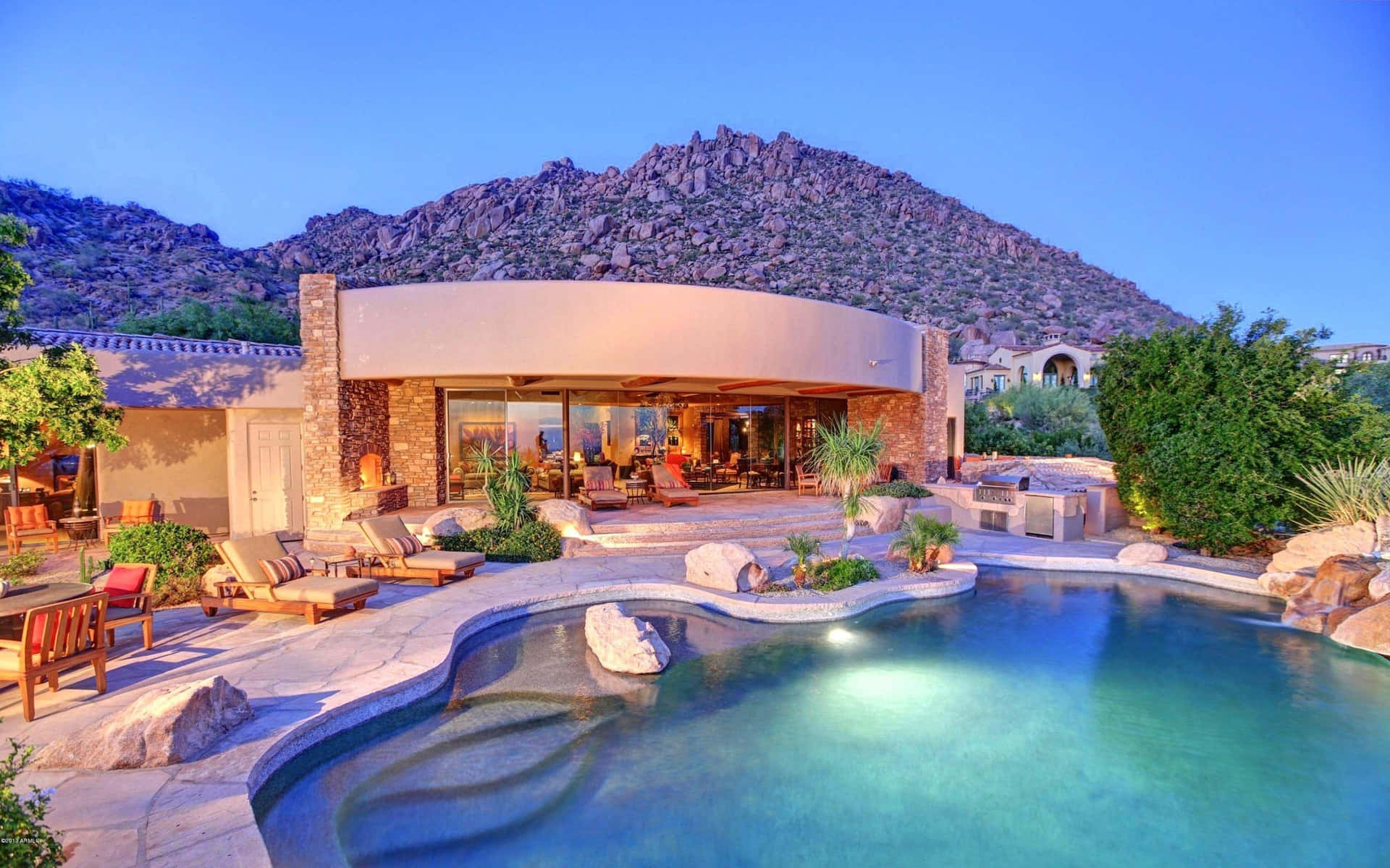Luxury House In Arizona Facing The Pool Wallpaper