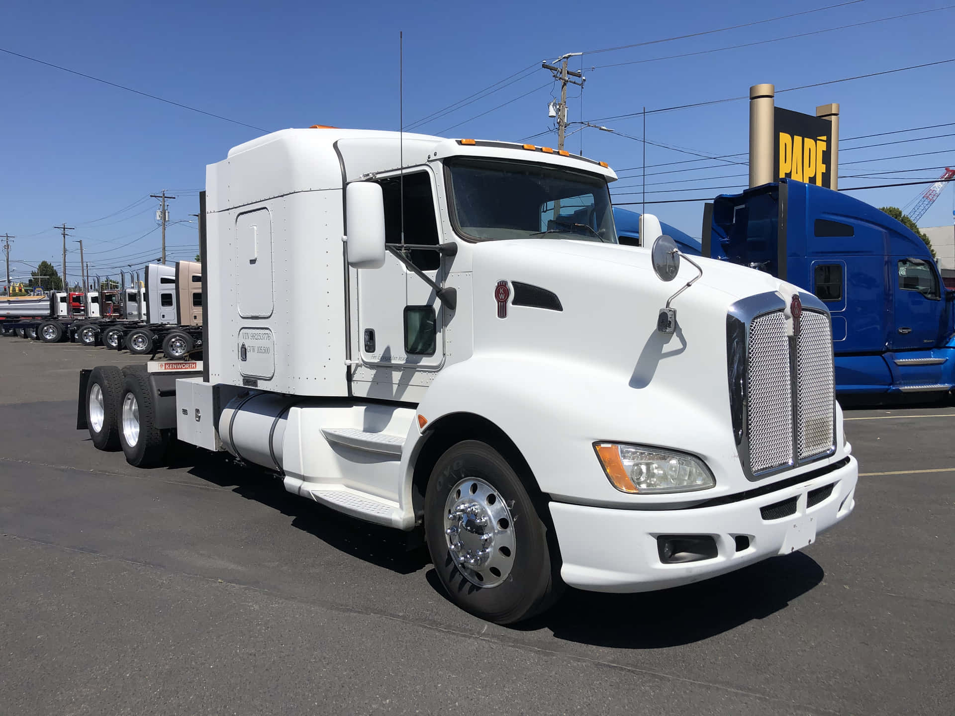 Luxury On Wheels: The Impressive Kenworth T660 Truck Wallpaper