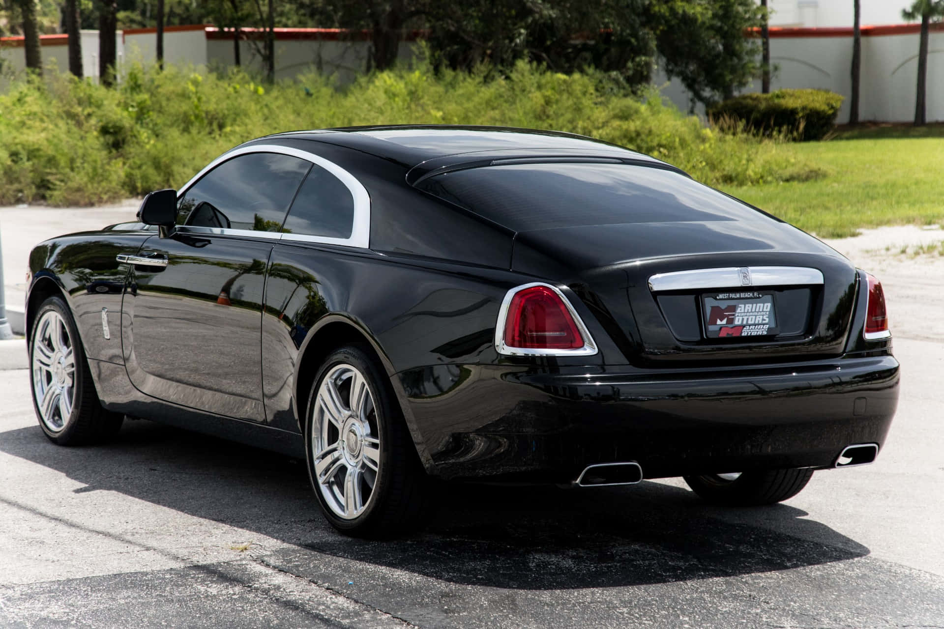 Luxury Unmatched - The Legendary Rolls Royce Wraith Wallpaper