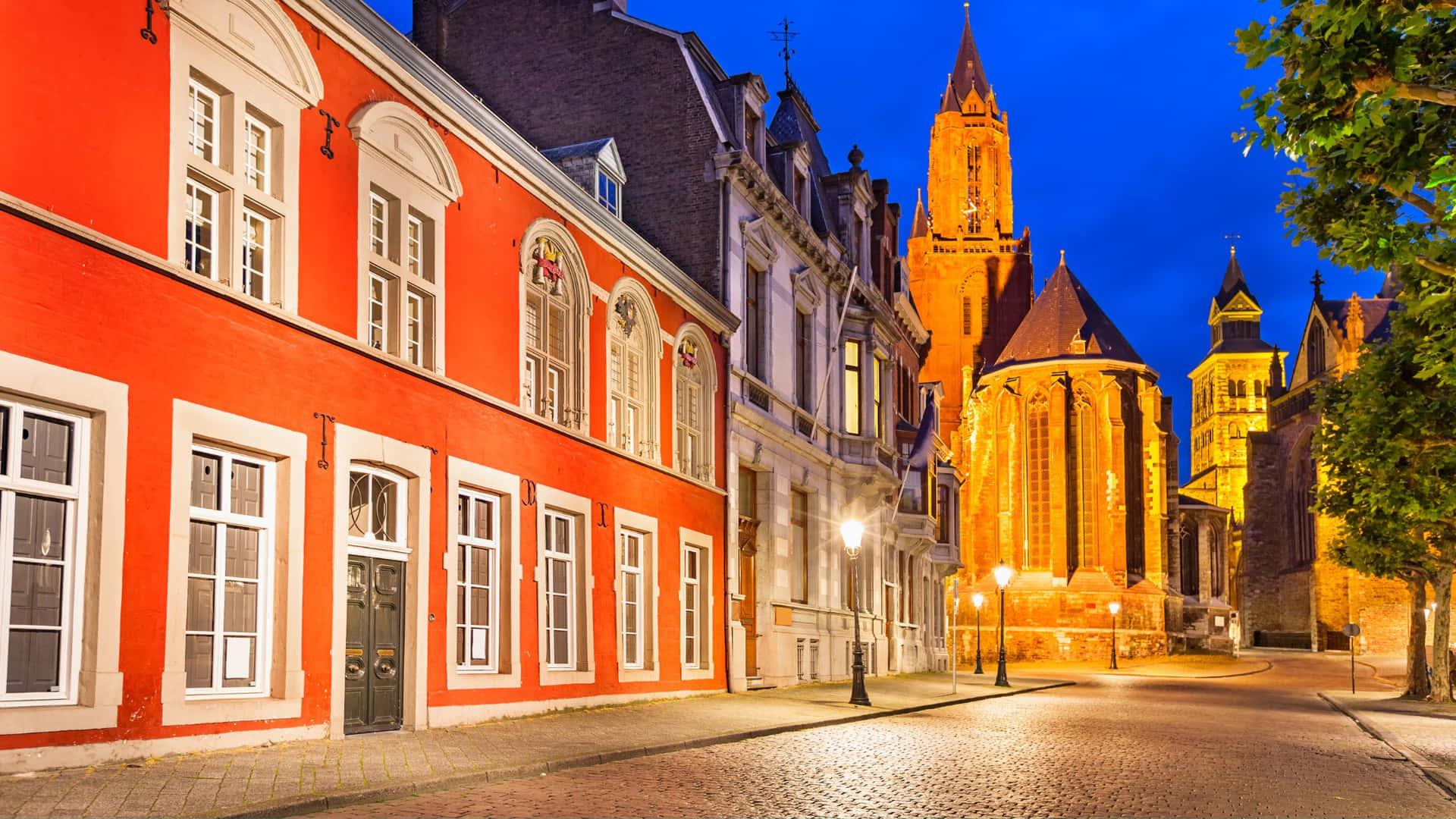 Maastricht Historical Cityscapeat Twilight Wallpaper