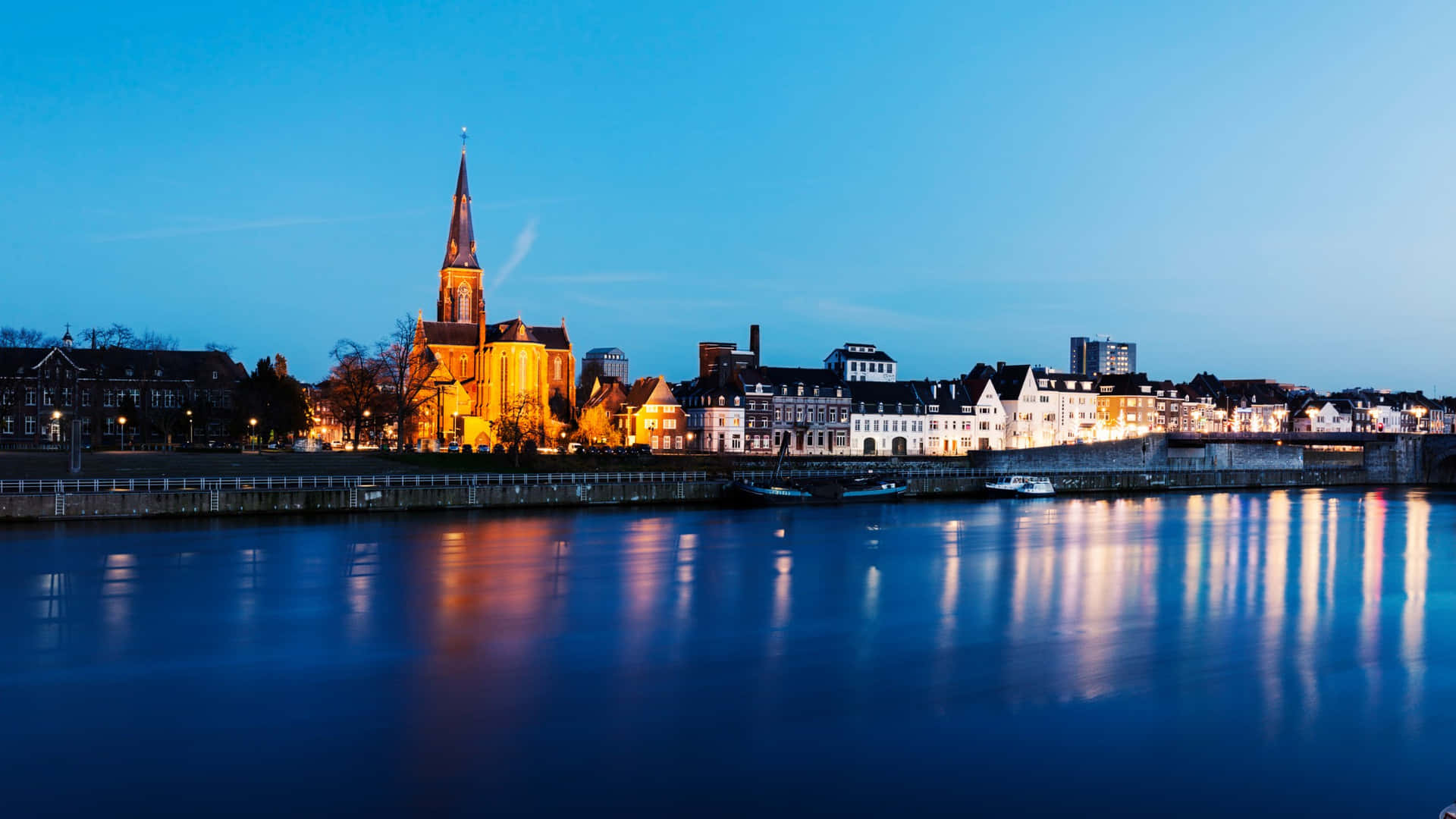 Garis Langit Maastricht Saat Senja Wallpaper