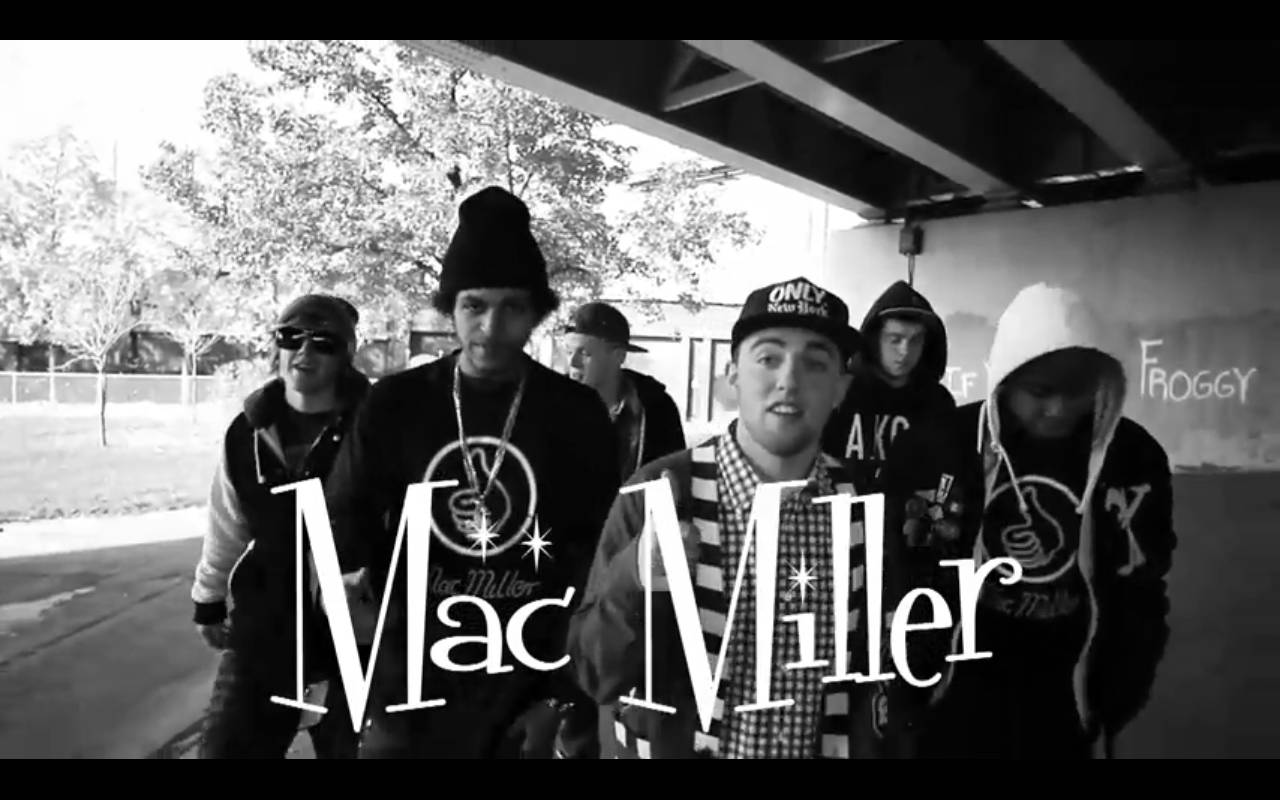 Mac Miller E Rappers Sob A Ponte Papel de Parede