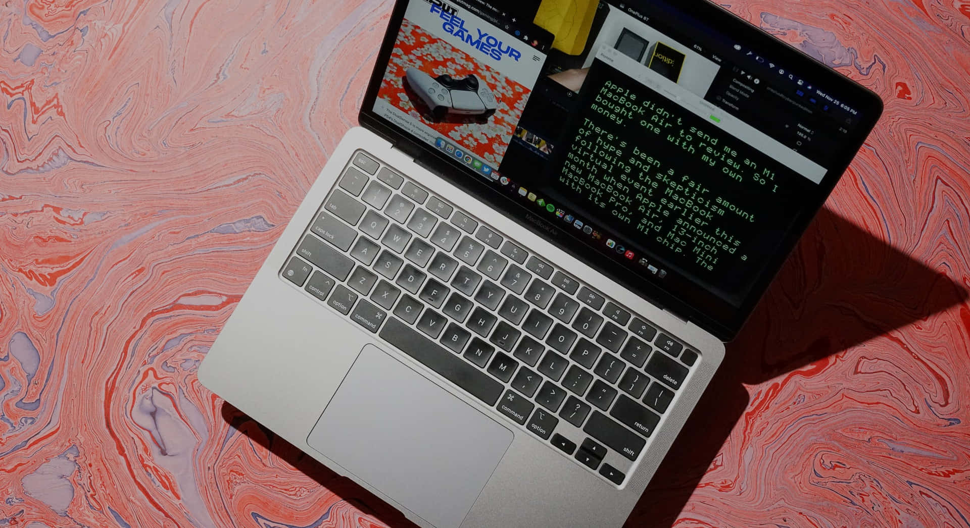 Bereit,um Ihren Tag Mit Einem Macbook Mit Voller Power Zu Meistern.