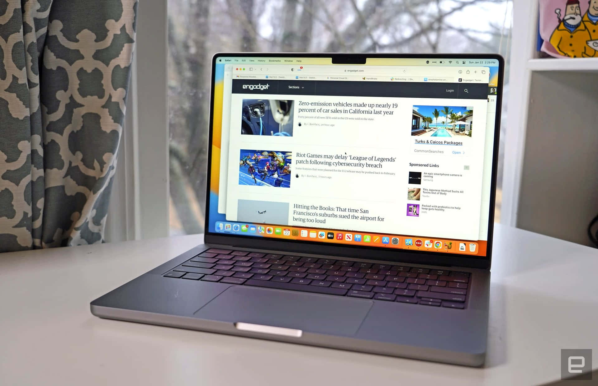 Elegantey Funcional, La Computadora Apple Macbook Ofrece Comodidad, Portabilidad Y Potencia.