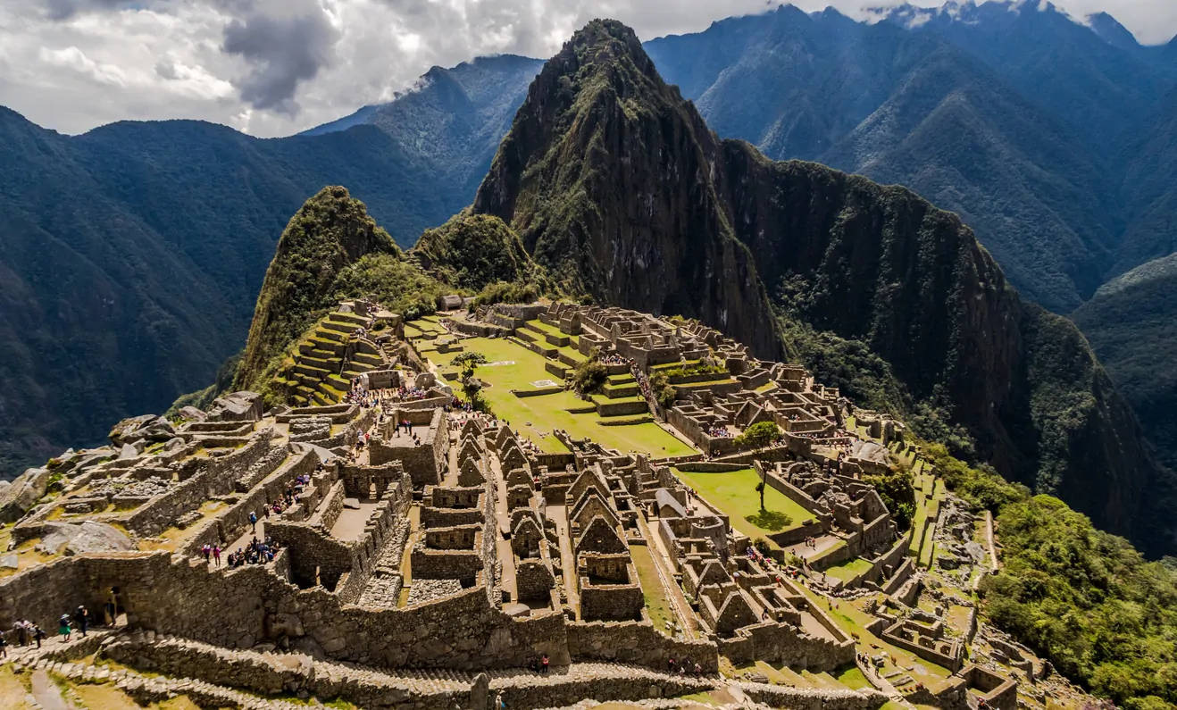 Majestic view of ancient Incan city, Machu Picchu Wallpaper
