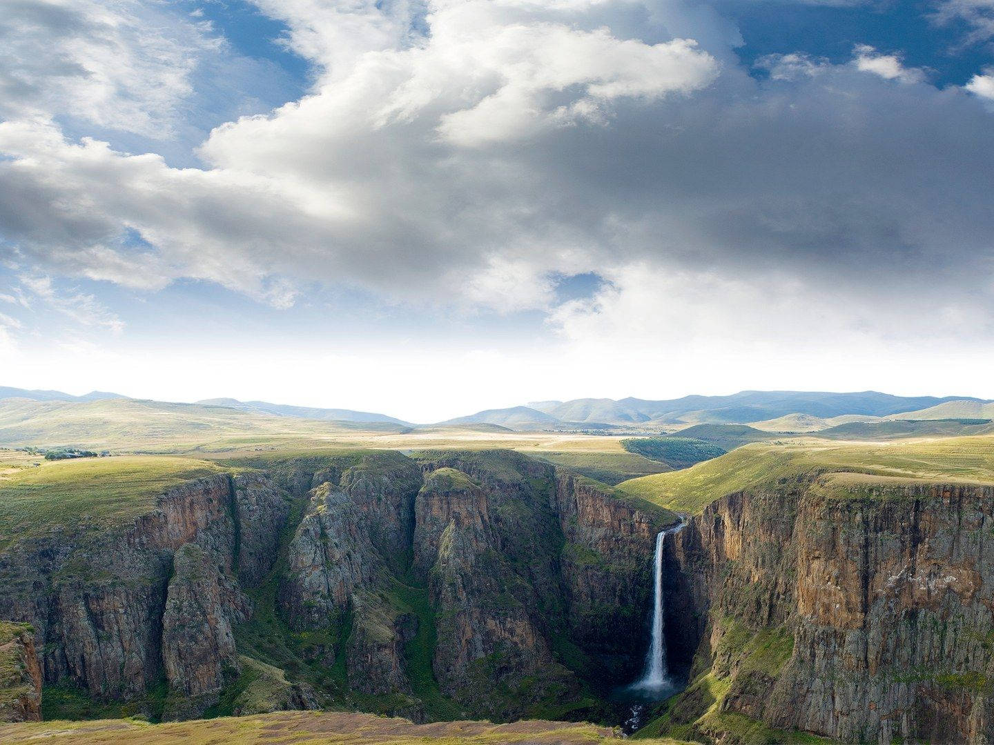 Madadascar Stunning Waterfalls Wallpaper