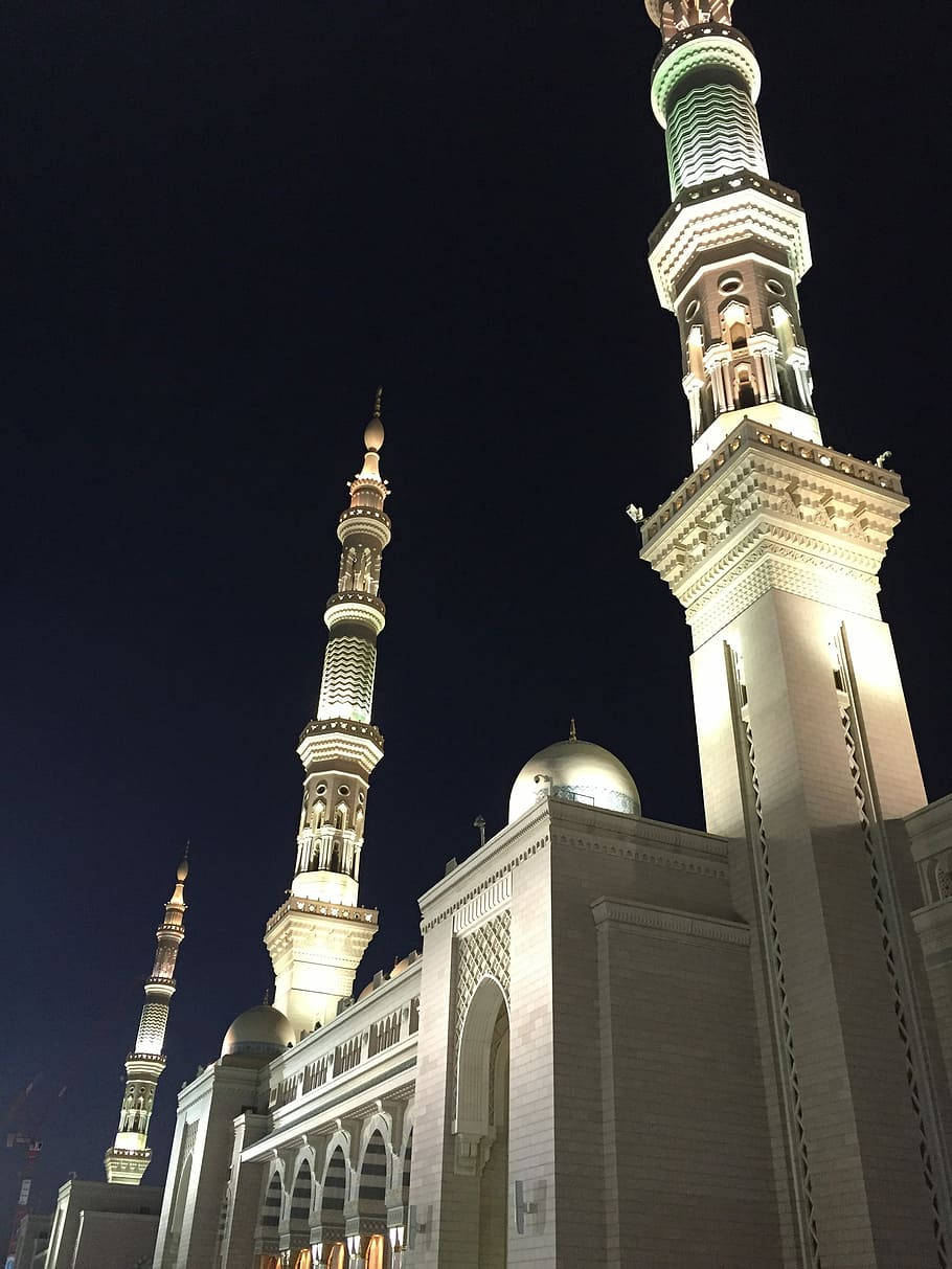 Madina Prophet's Mosque In Nighttime Wallpaper