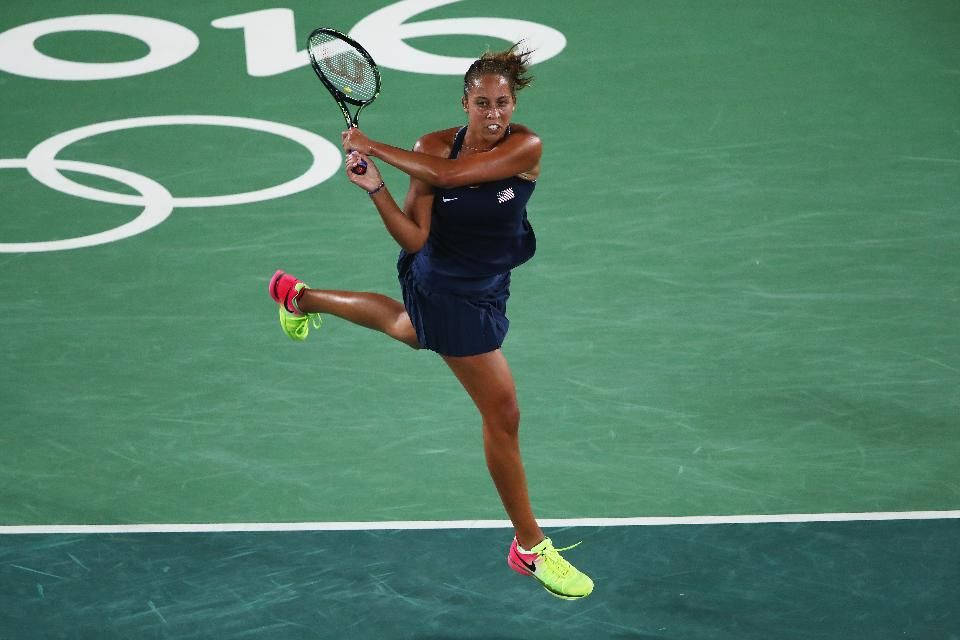 Lights Up Your Computer Screen With Madison Keys Jumping On One Foot! Wallpaper