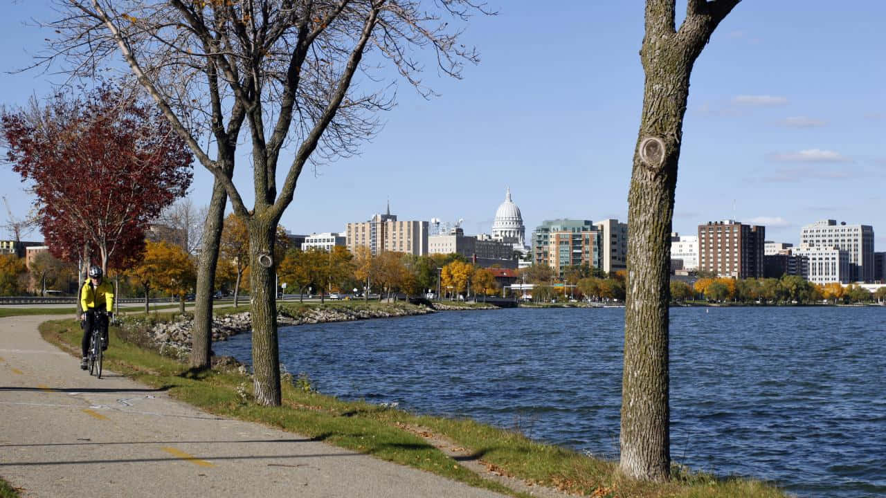 Madison Lakeside Cycling Path Wallpaper