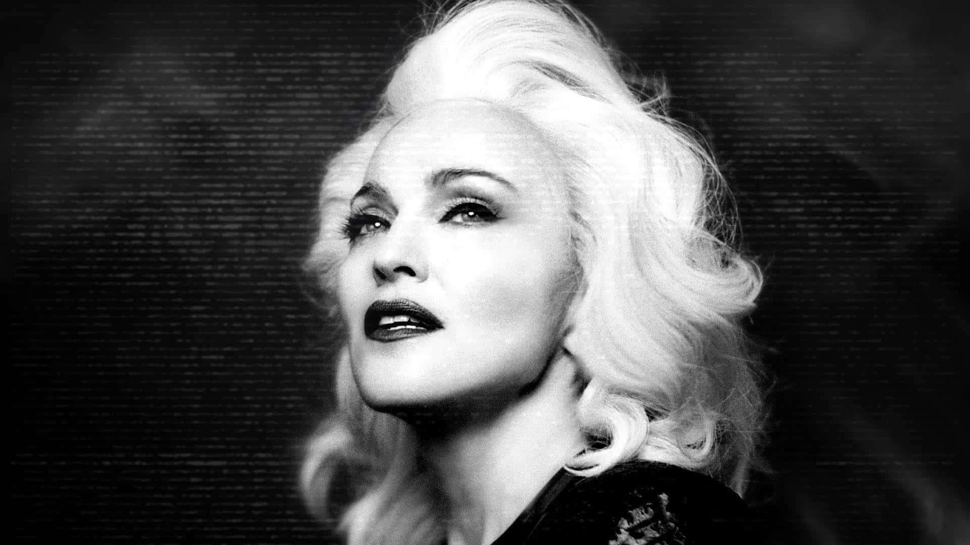 Madonnamit Ihren Ikonischen Blonden Haaren Und Gewagten Outfits.