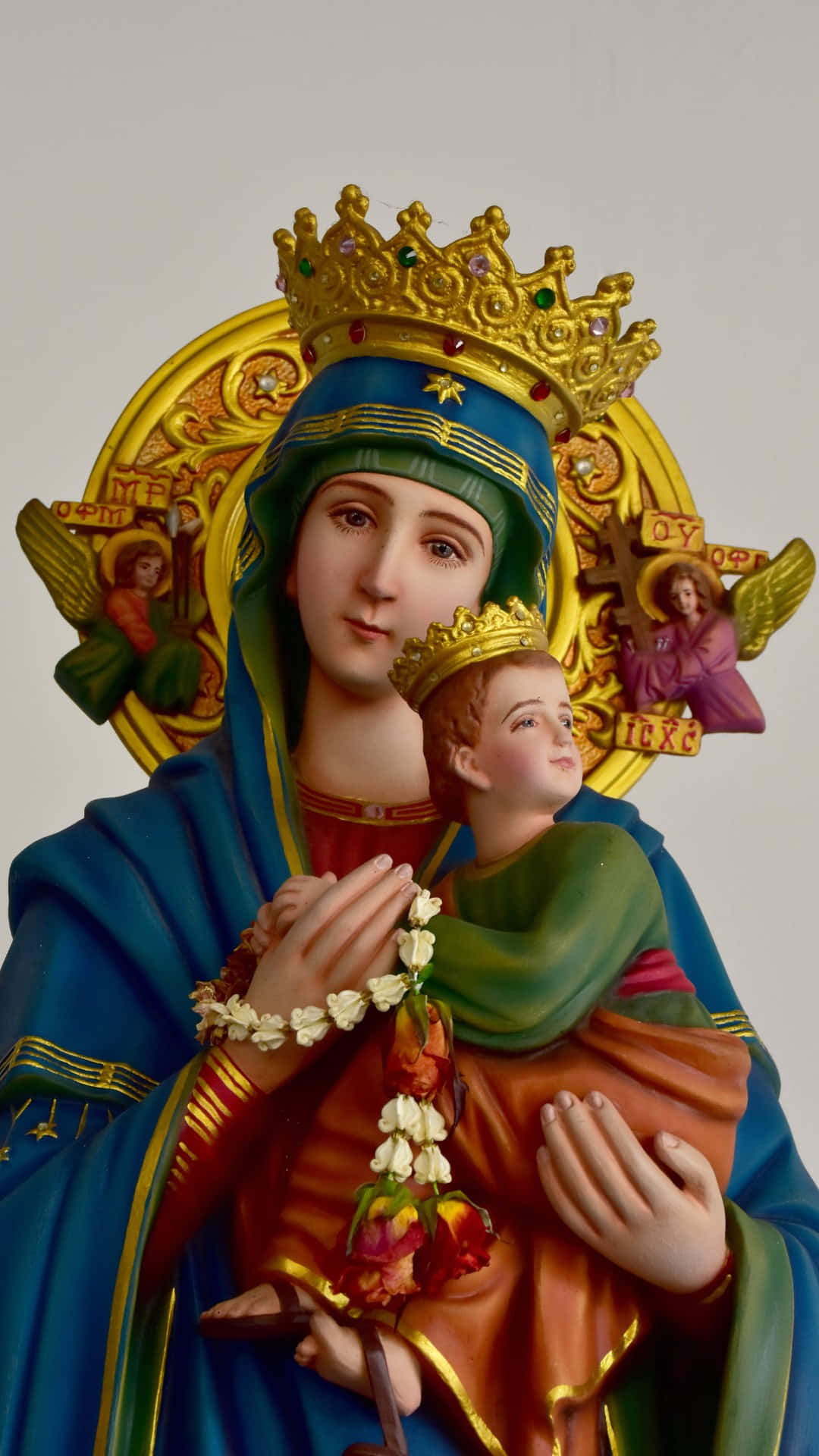 Madonnaand Child Statue Wallpaper