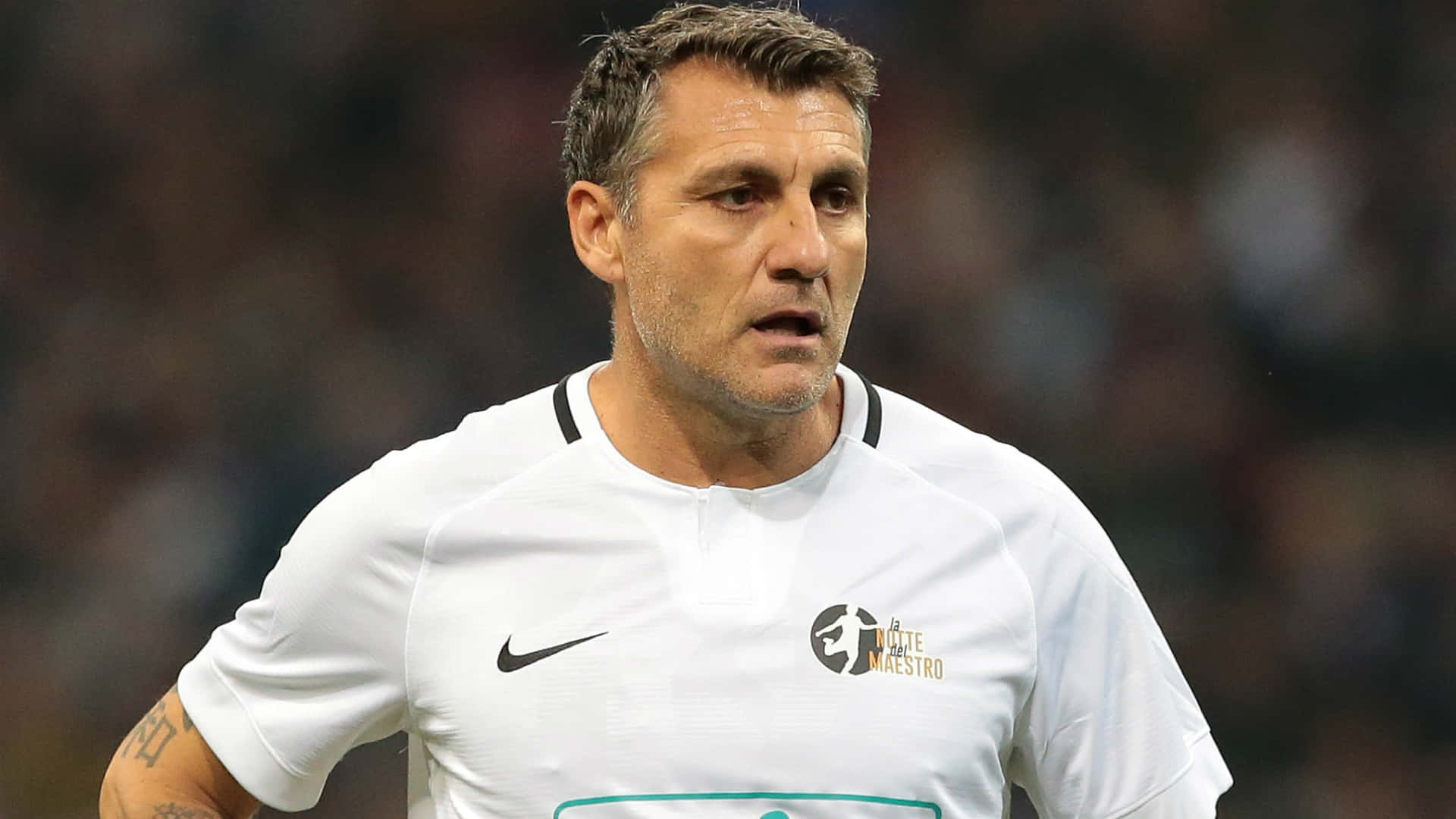 Madridnatt Christian Vieri. (this Is Already In Swedish And Doesn't Make Sense In The Context Of Computer Or Mobile Wallpaper. Could You Please Provide More Information Or Clarify The Request?) Wallpaper