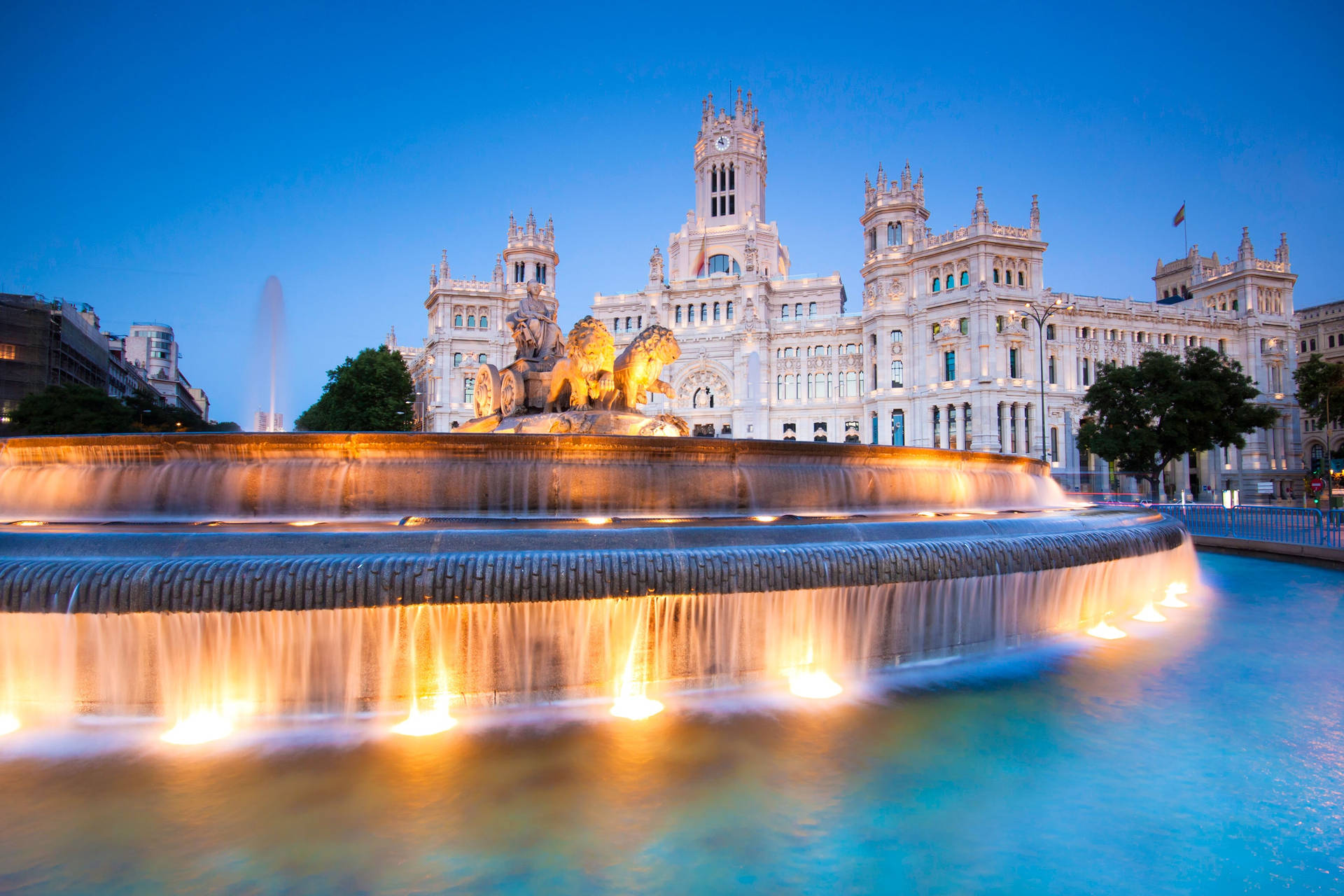 Madridplaza De Cibeles Fountain - Madrids Fontän På Platsen De Cibeles Wallpaper
