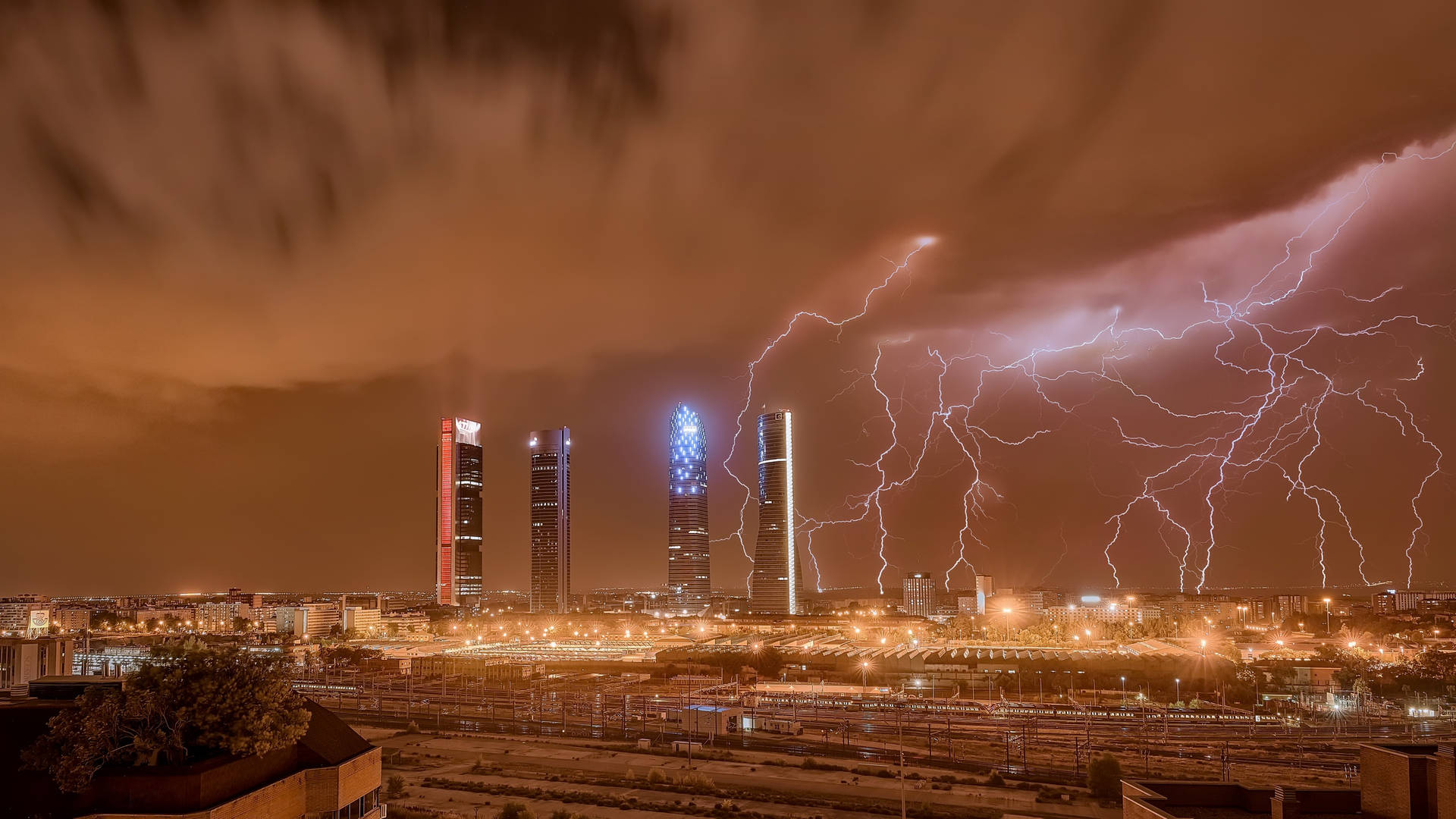 Madrid Spanien Skyline Lightning Wallpaper