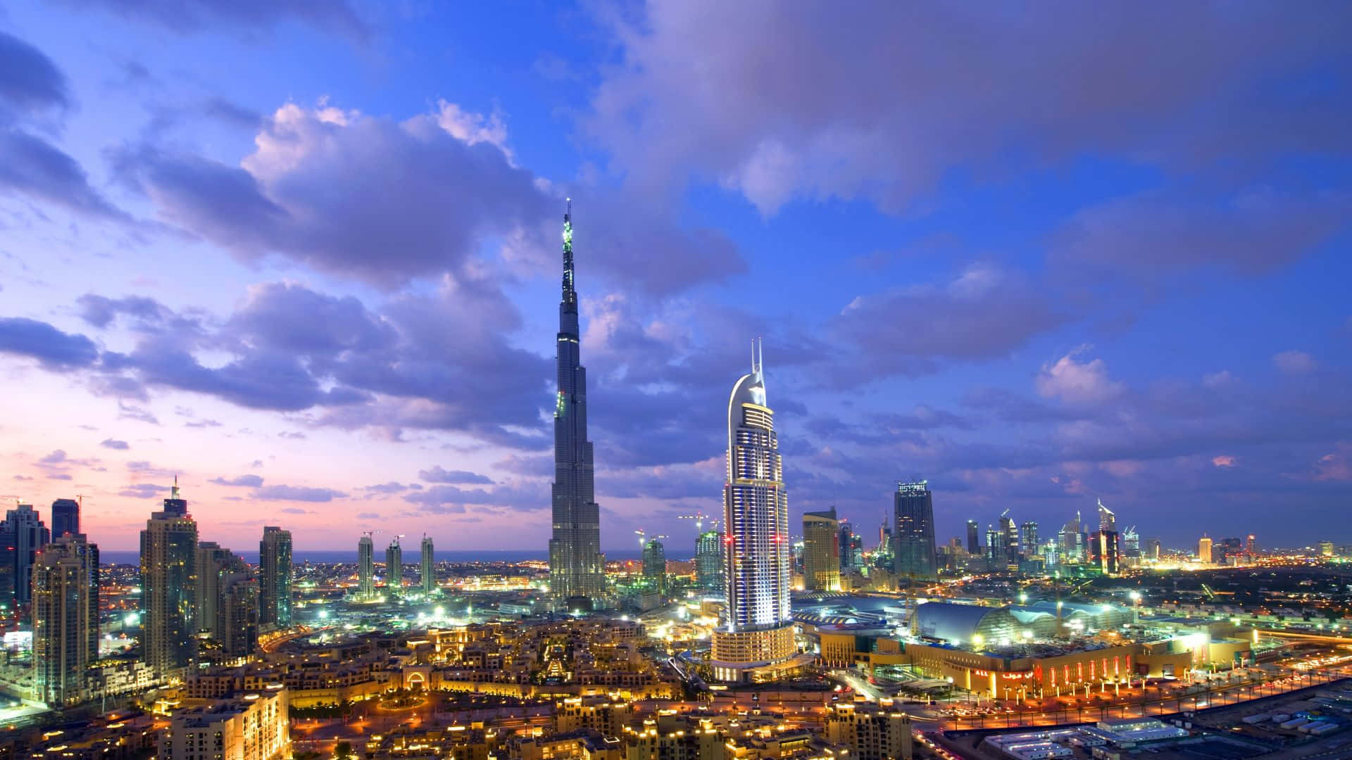 Maestosoburj Khalifa Illuminato Contro Un Cielo Notturno.