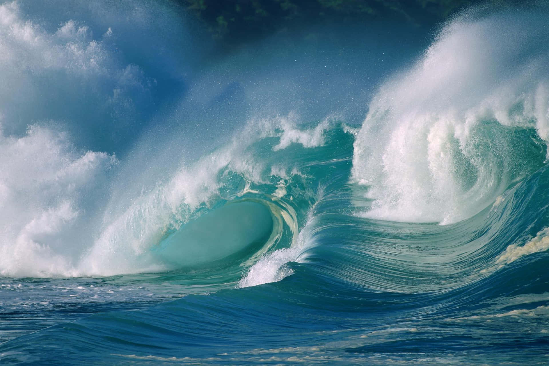 Maestosoonde Dell'oceano Che Si Infrangono Sulla Riva