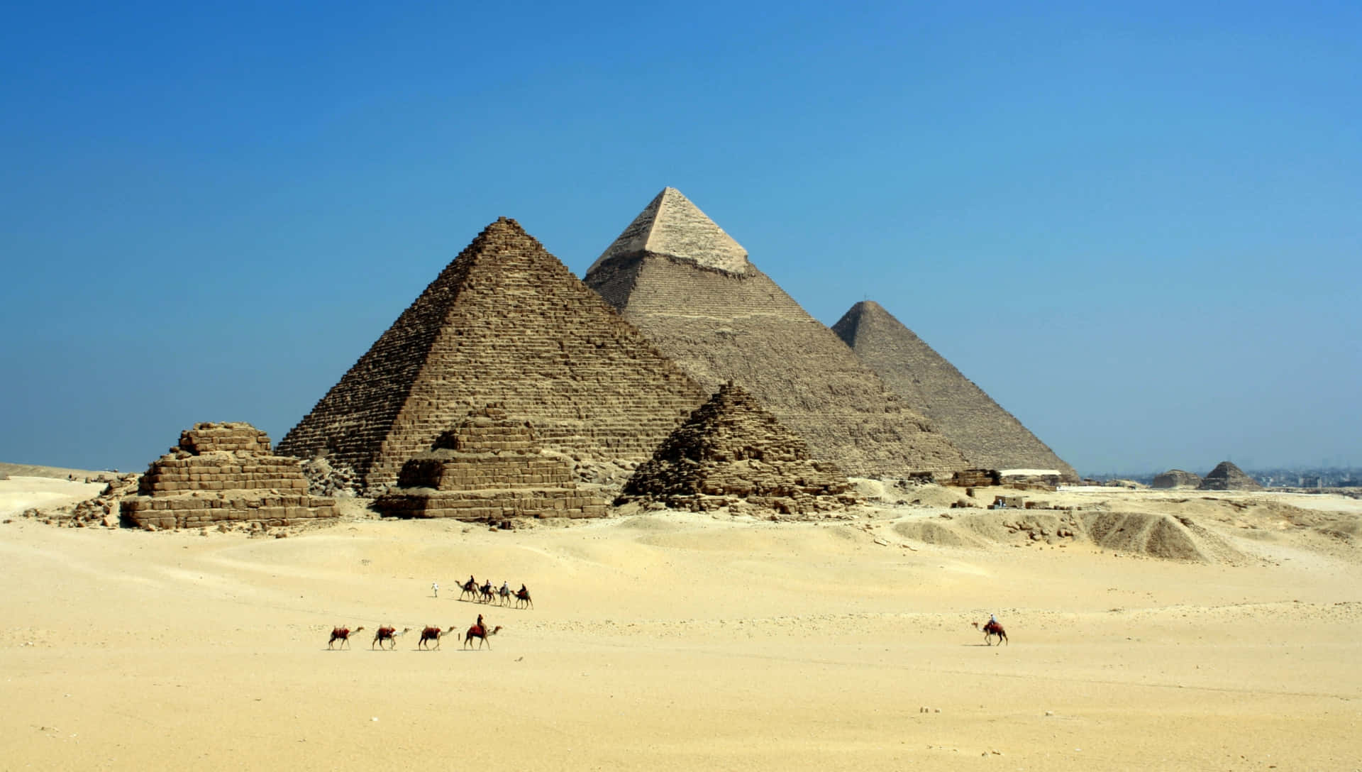 Maestosopaesaggio Antico Egiziano Con Le Piramidi