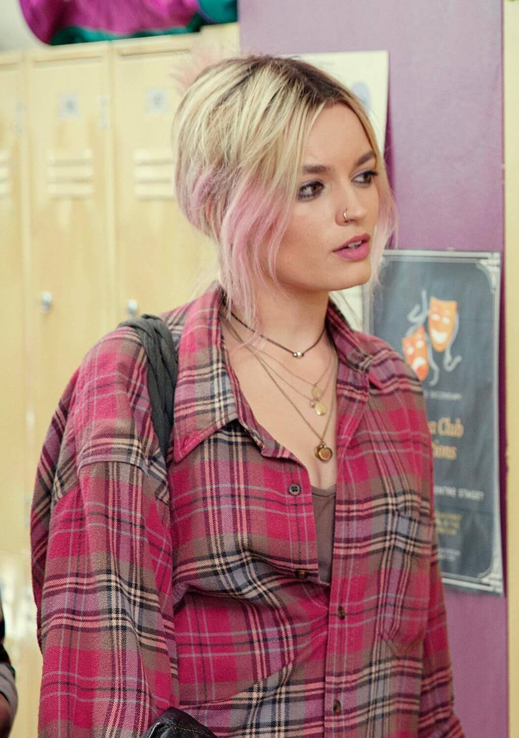 Maeve Wiley In Pink Shirt Wallpaper