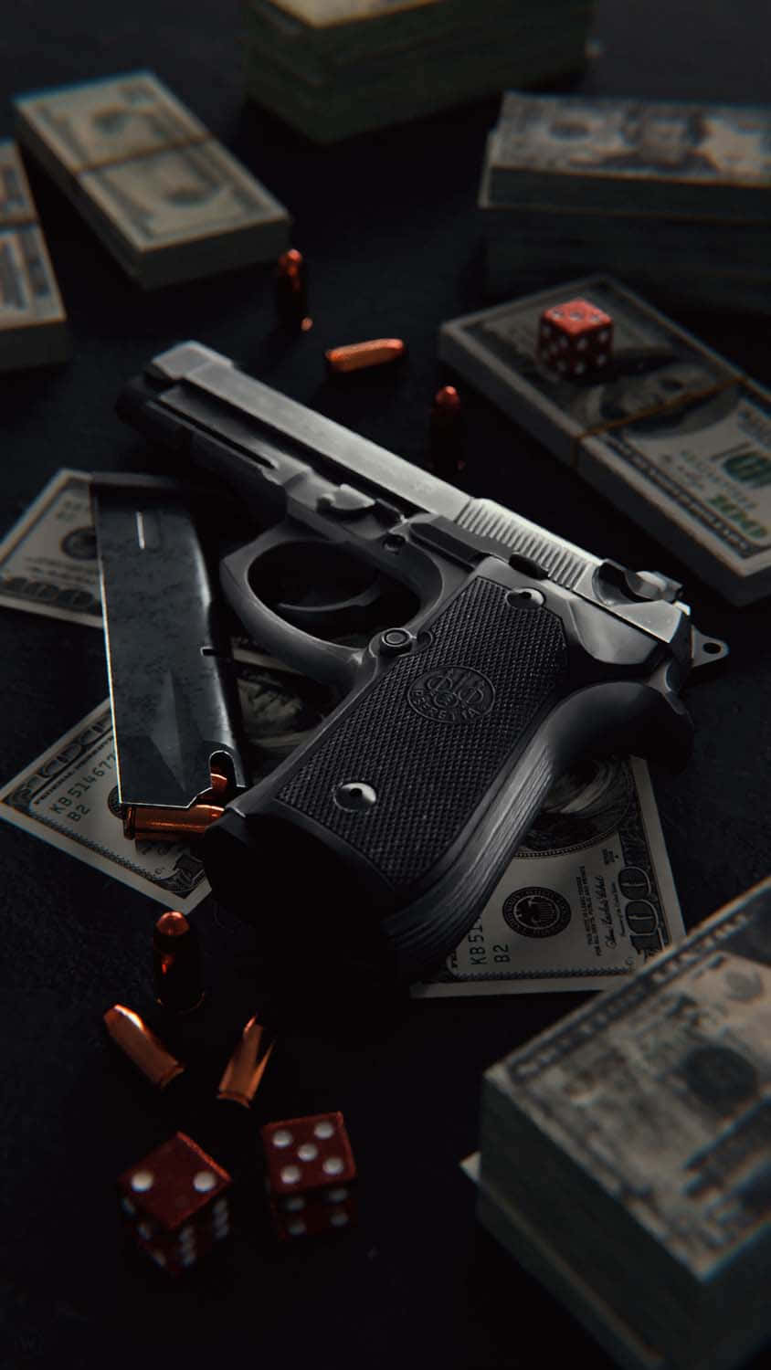 En pistol og penge på et bord Wallpaper