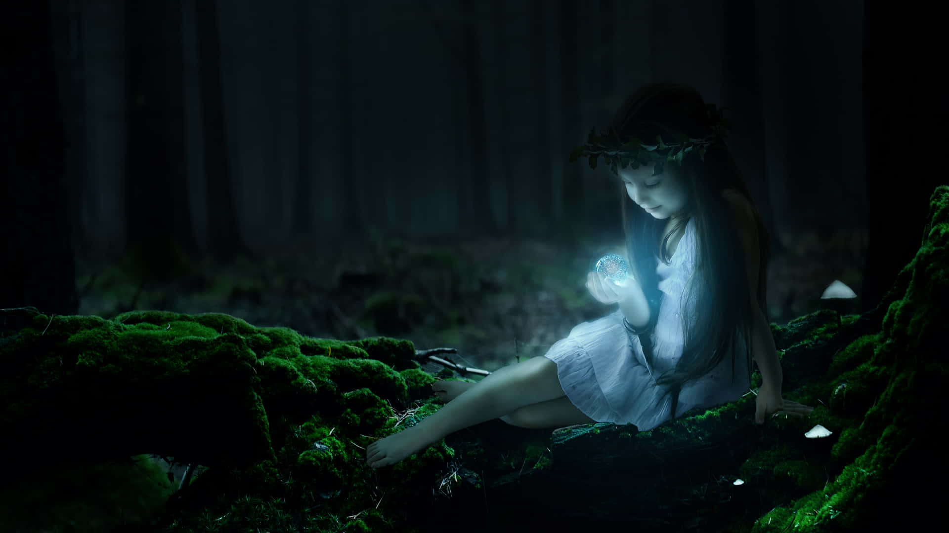 Einmädchen Sitzt Im Wald Mit Einem Leuchtenden Licht. Wallpaper