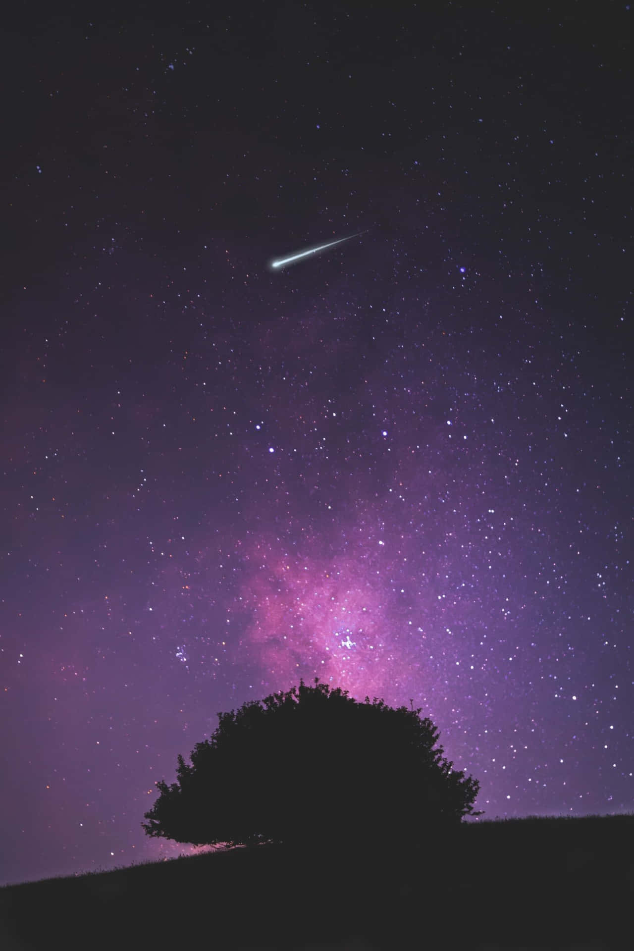 Magical Night Sky With Shooting Star Passing Through Wallpaper