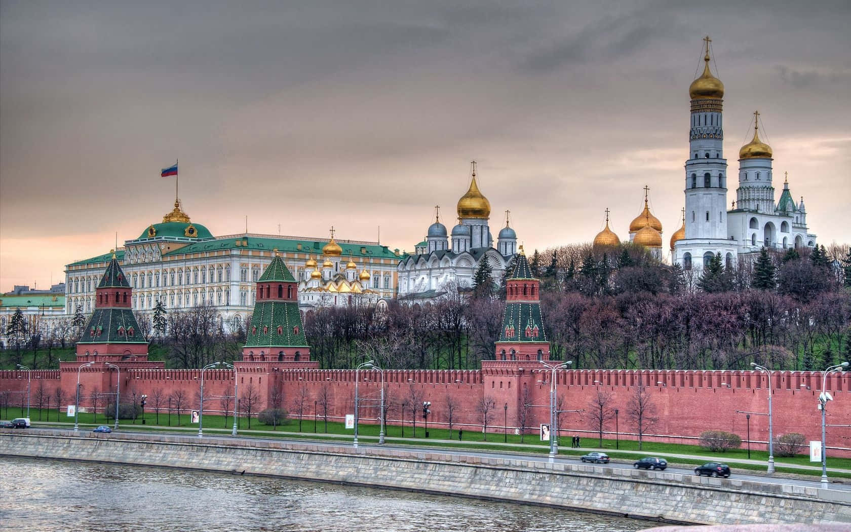 Prächtigergroßer Kreml-palast. Wallpaper