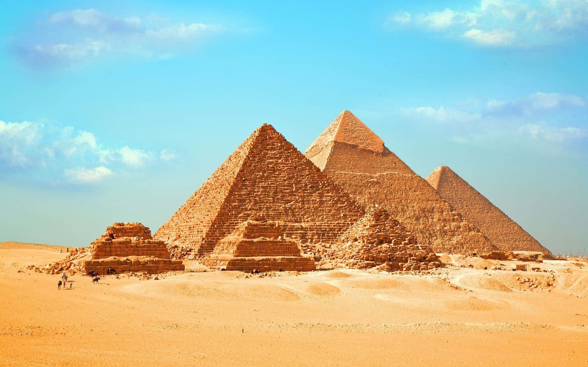 Magnifichepiramidi Di Giza Sotto Un Tramonto Mozzafiato