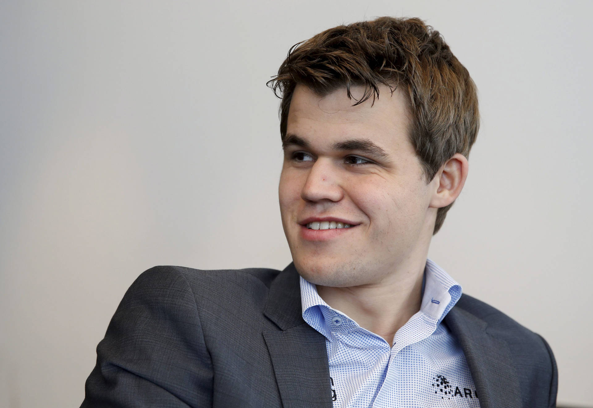 Magnus Carlsen smil sødt tapet Wallpaper
