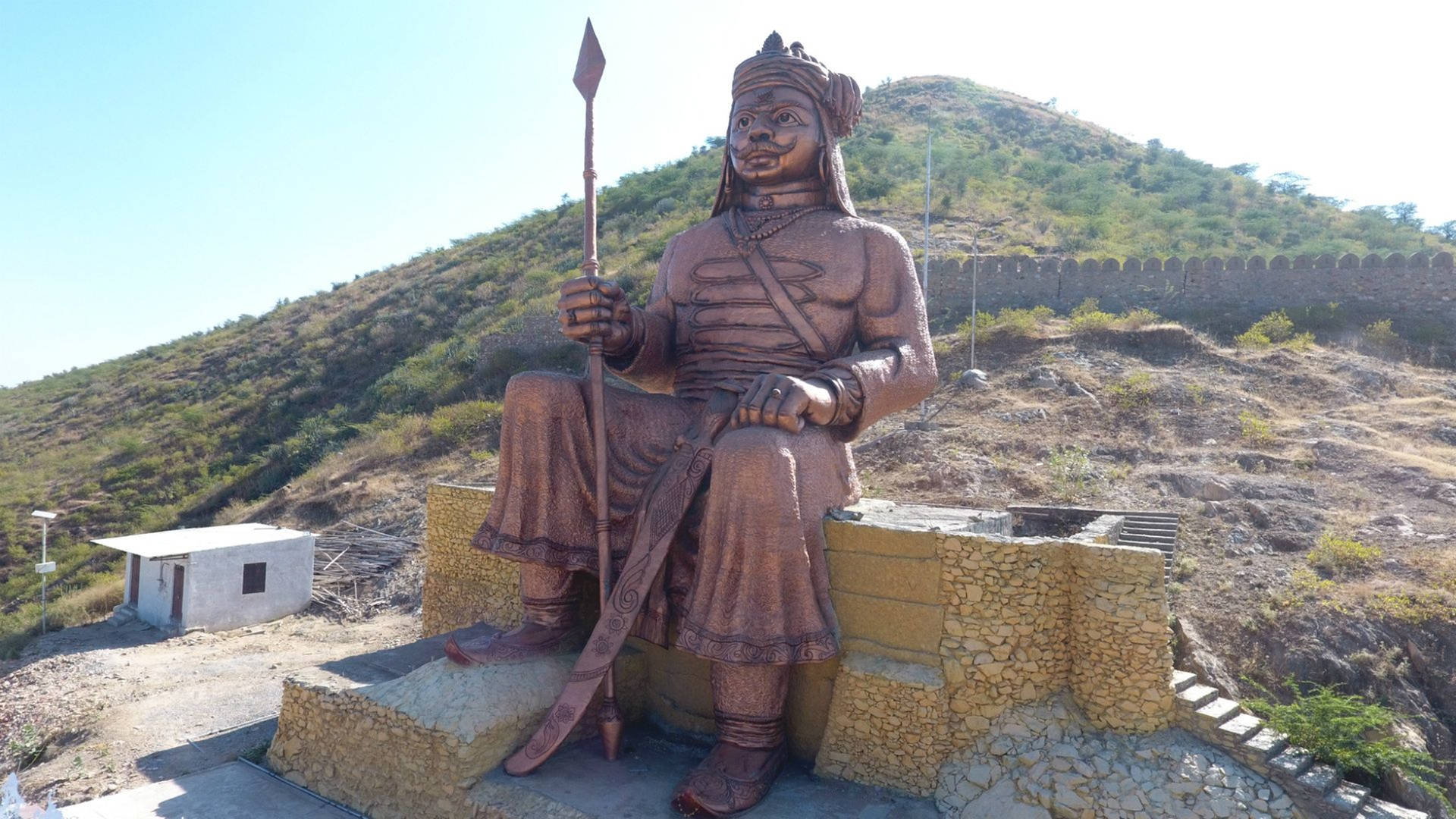 Statua Di Maharana Pratap Sulla Collina 4k Sfondo
