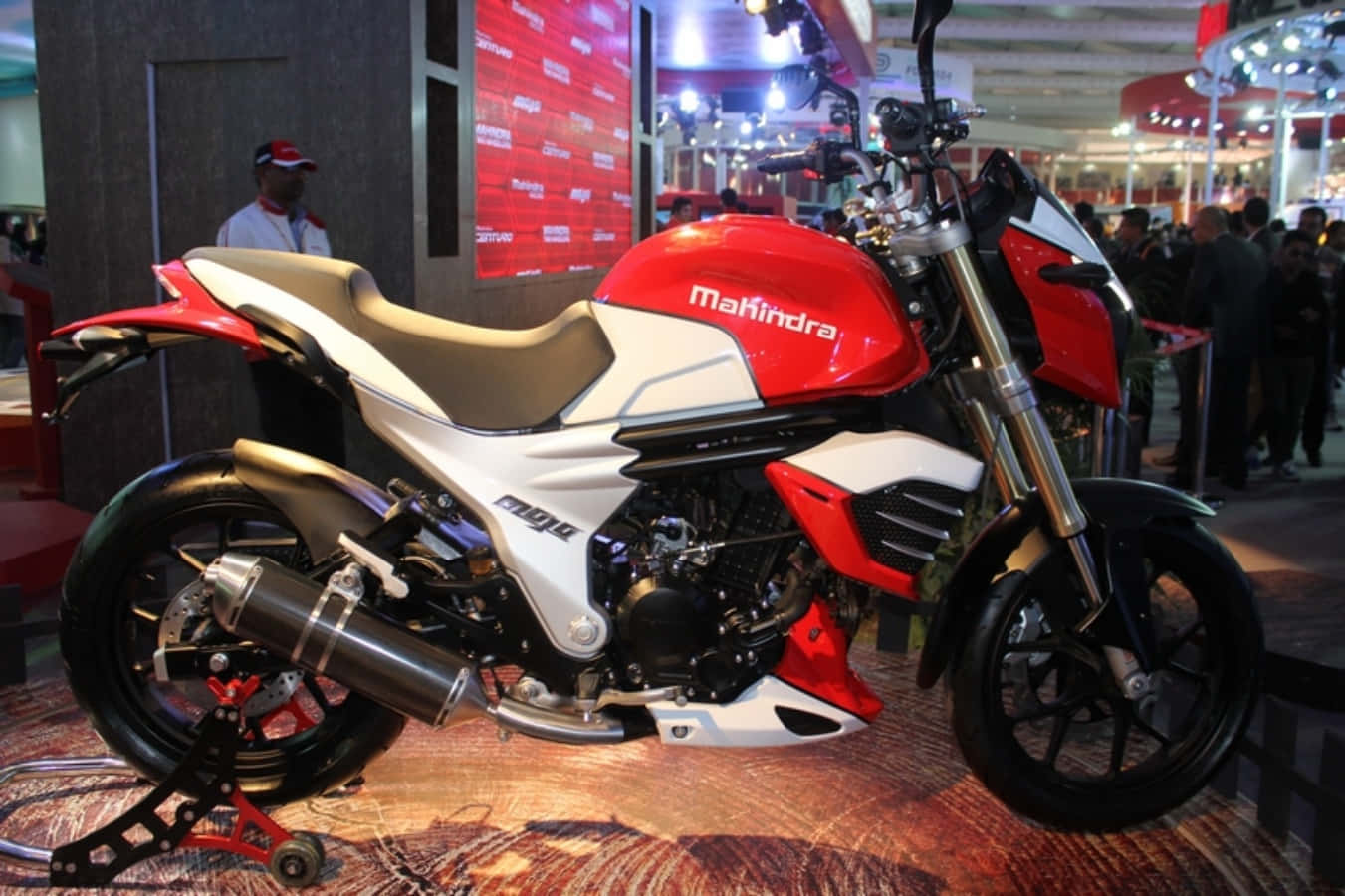 Mahindra Mojo Motorcycle Exhibition Wallpaper