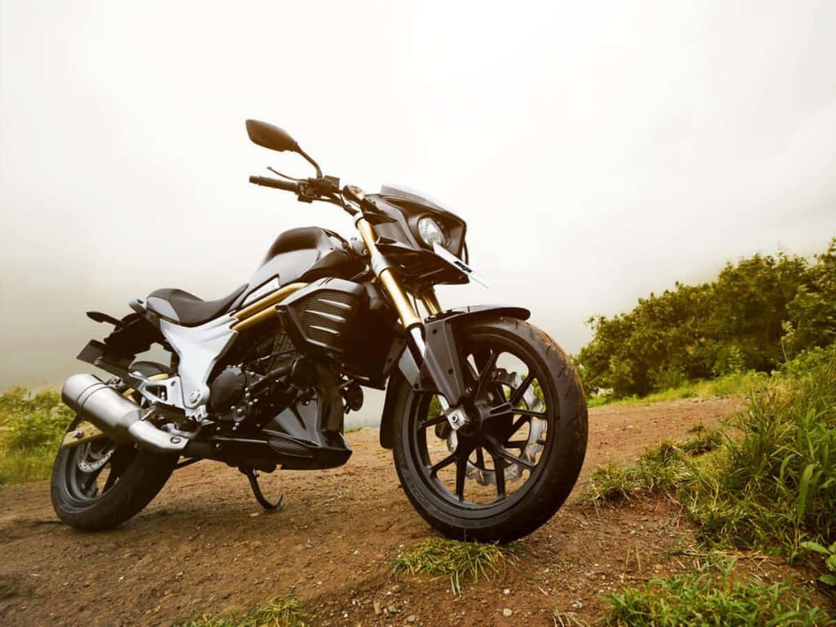 Mahindra Mojo Motorcycle Outdoor Adventure Wallpaper