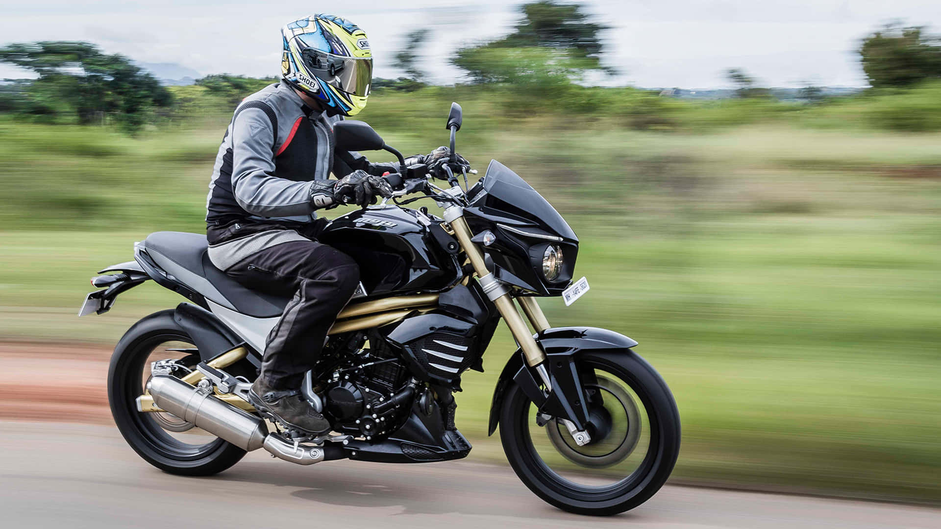 Mahindra Mojo Motorcycle Ride Action Shot Wallpaper