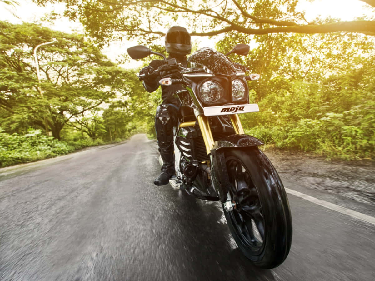 Mahindra Mojo Motorcycle Ride Wallpaper