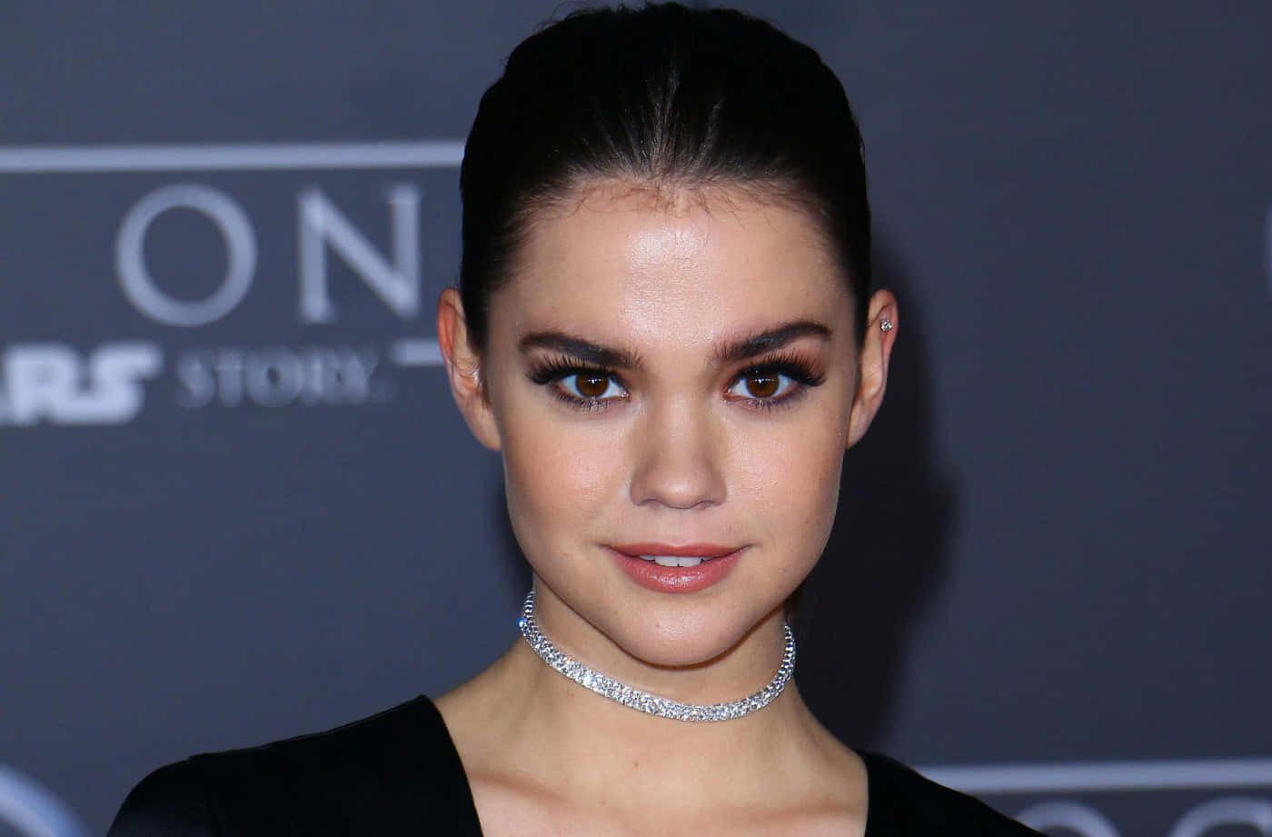 Maia Mitchell Red Carpet Look Wallpaper