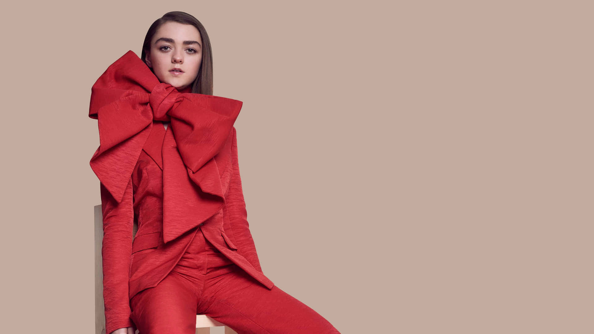 Maisie Williams Poserer Elegant På Et Arrangement. Bakgrunnsbildet