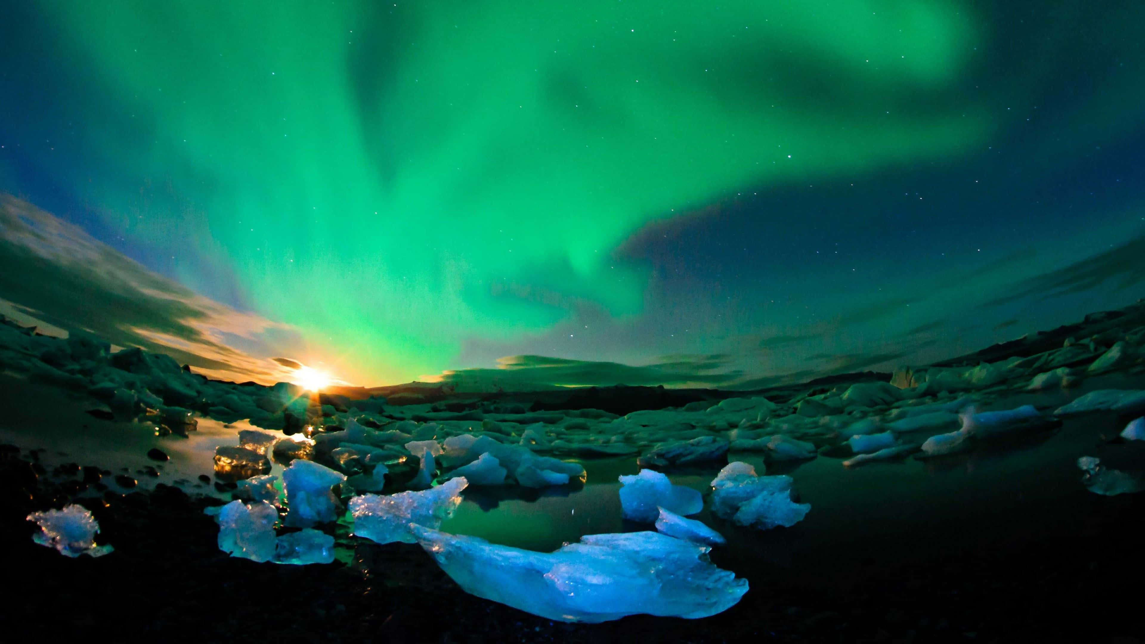 Majestic 4k Aurora Borealis Night Sky Wallpaper