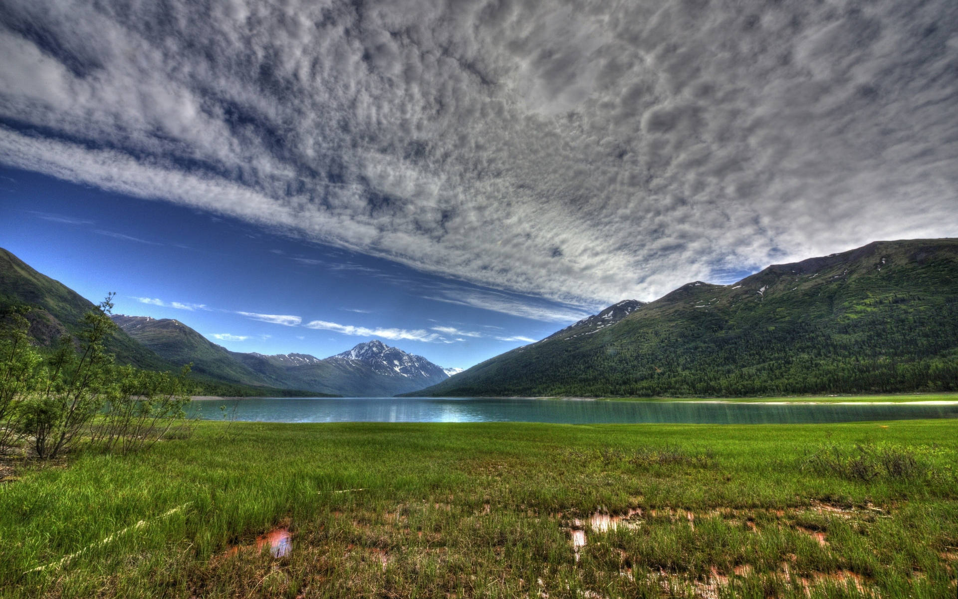 Majestic Alaskan Landscape Wallpaper