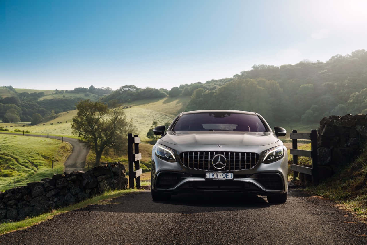 Majestic Beauty - Mercedes Benz S-class Wallpaper