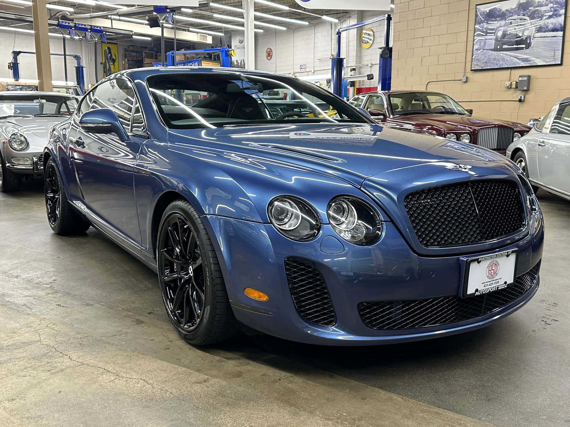 Majestic Bentely Continental Supersports In Urban Backdrop Wallpaper